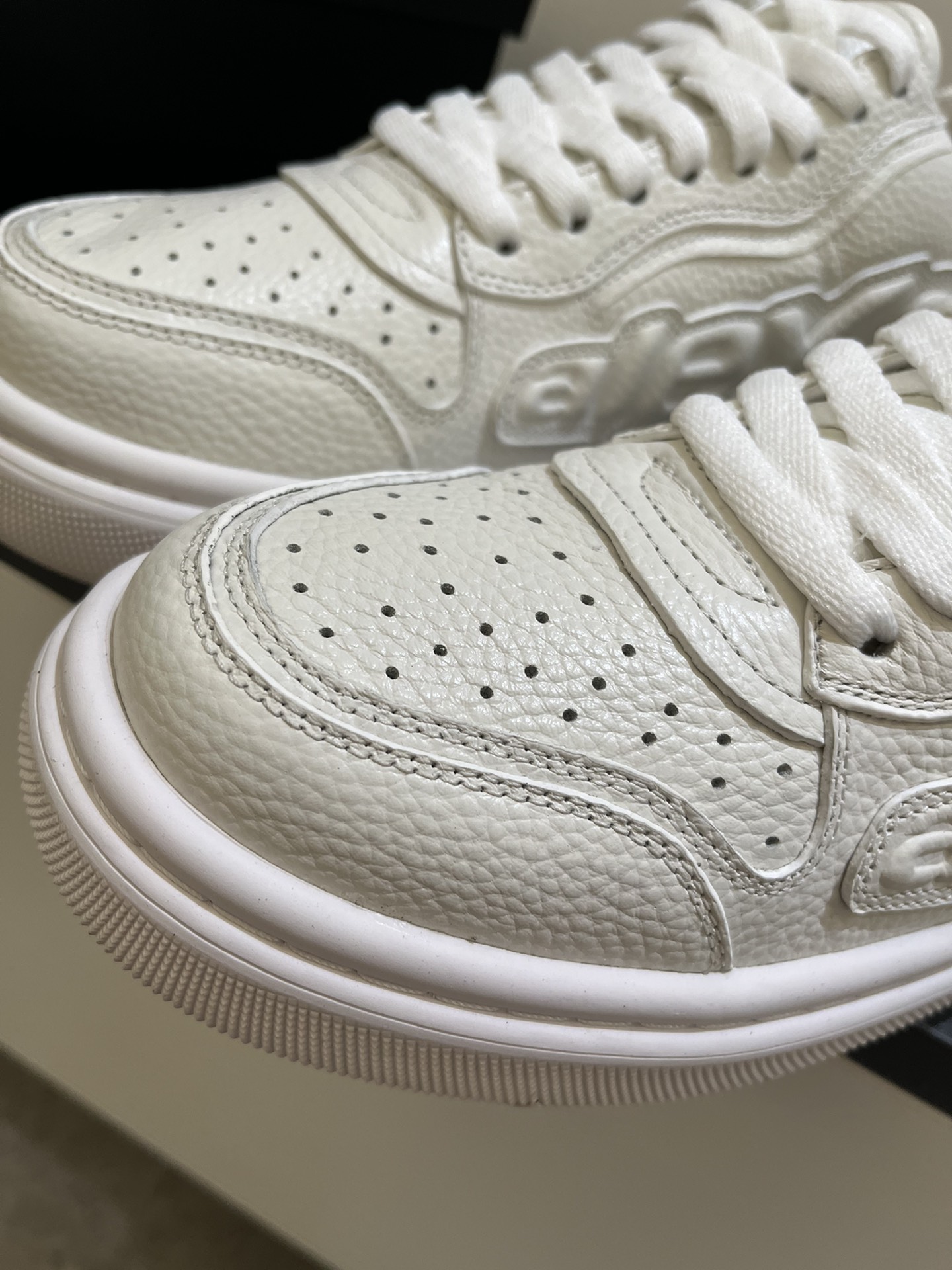 Fashionable Unisex Shoes: Alexanderwang P750 for Women, P775 for Men - 图片 6