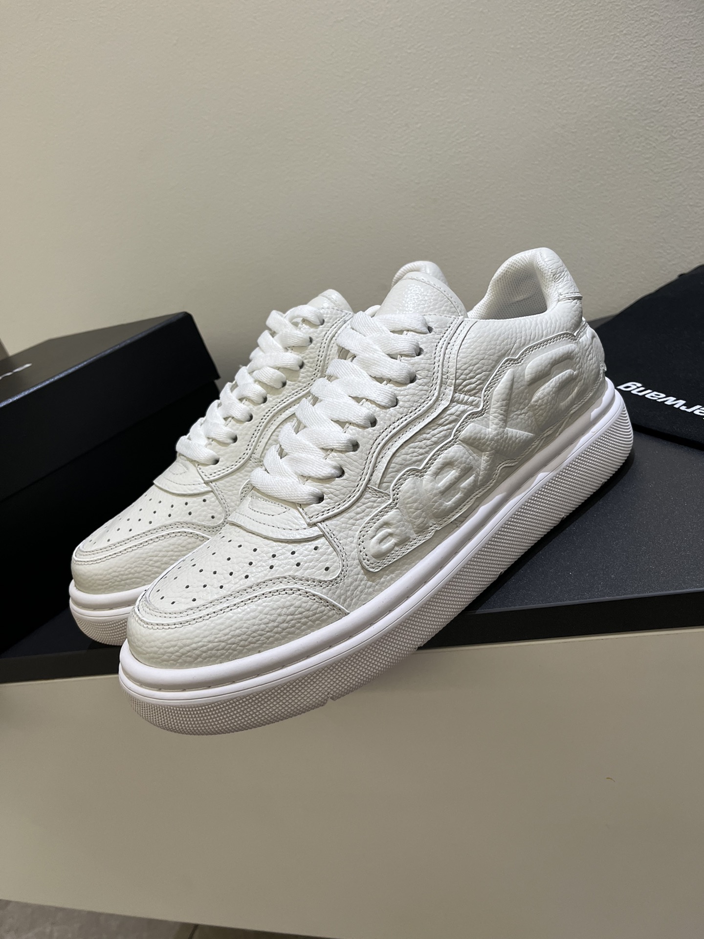 Fashionable Unisex Shoes: Alexanderwang P750 for Women, P775 for Men - 图片 1