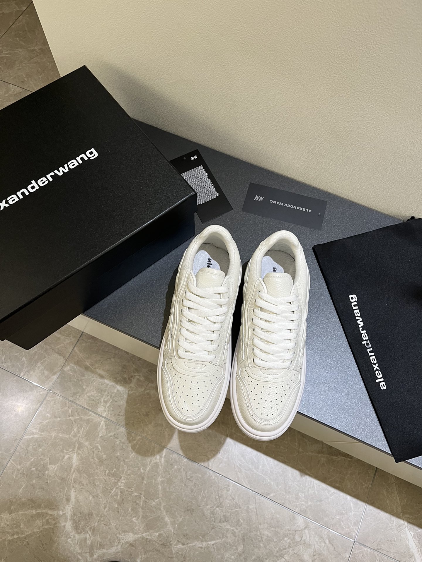 Fashionable Unisex Shoes: Alexanderwang P750 for Women, P775 for Men - 图片 9