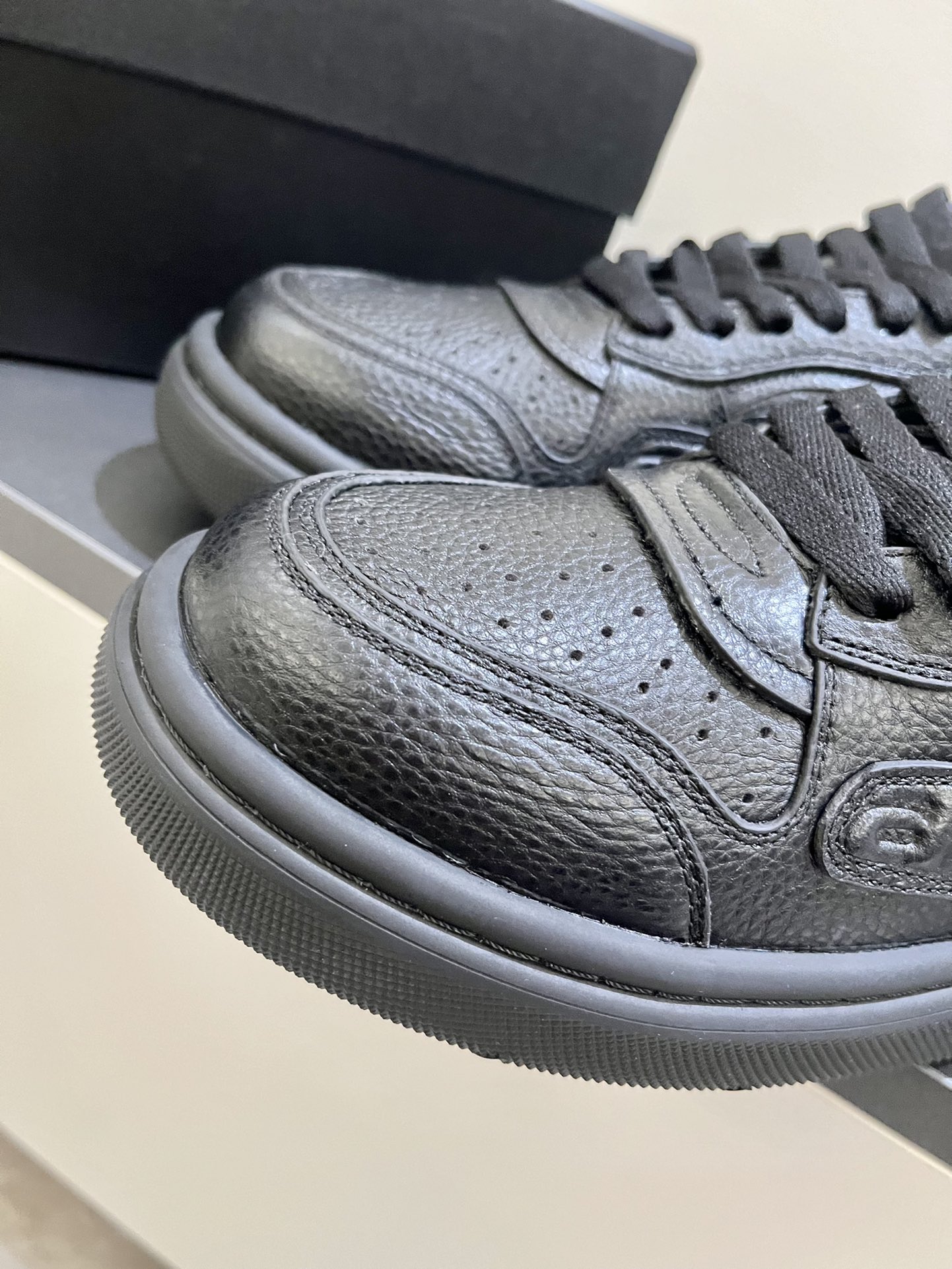 Fashion Review: Alexanderwang Unisex Shoes with Unique Design and High-Quality Materials - 图片 5