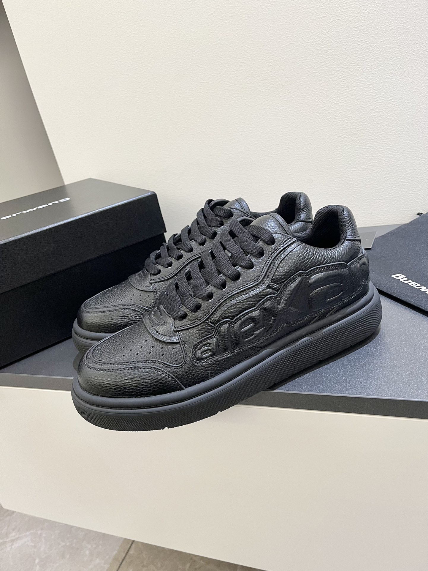 Fashion Review: Alexanderwang Unisex Shoes with Unique Design and High-Quality Materials - 图片 1