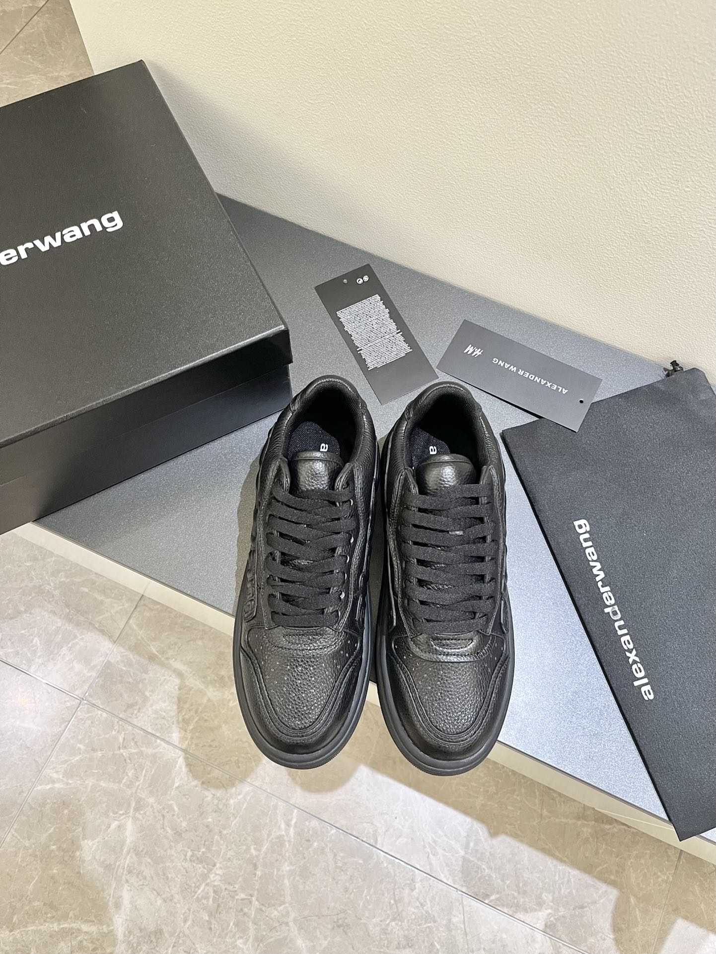 Fashion Review: Alexanderwang Unisex Shoes with Unique Design and High-Quality Materials - 图片 9