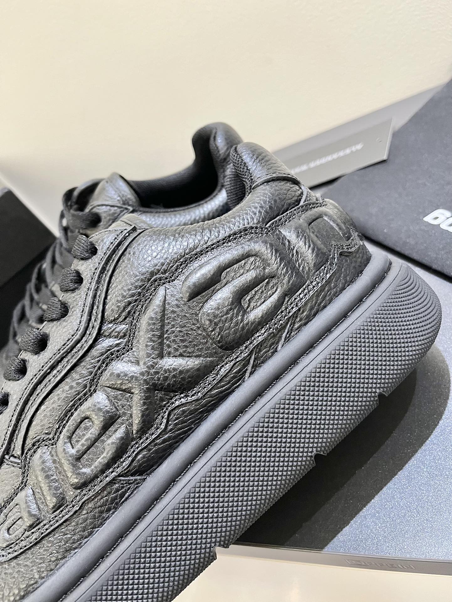 Fashion Review: Alexanderwang Unisex Shoes with Unique Design and High-Quality Materials - 图片 6