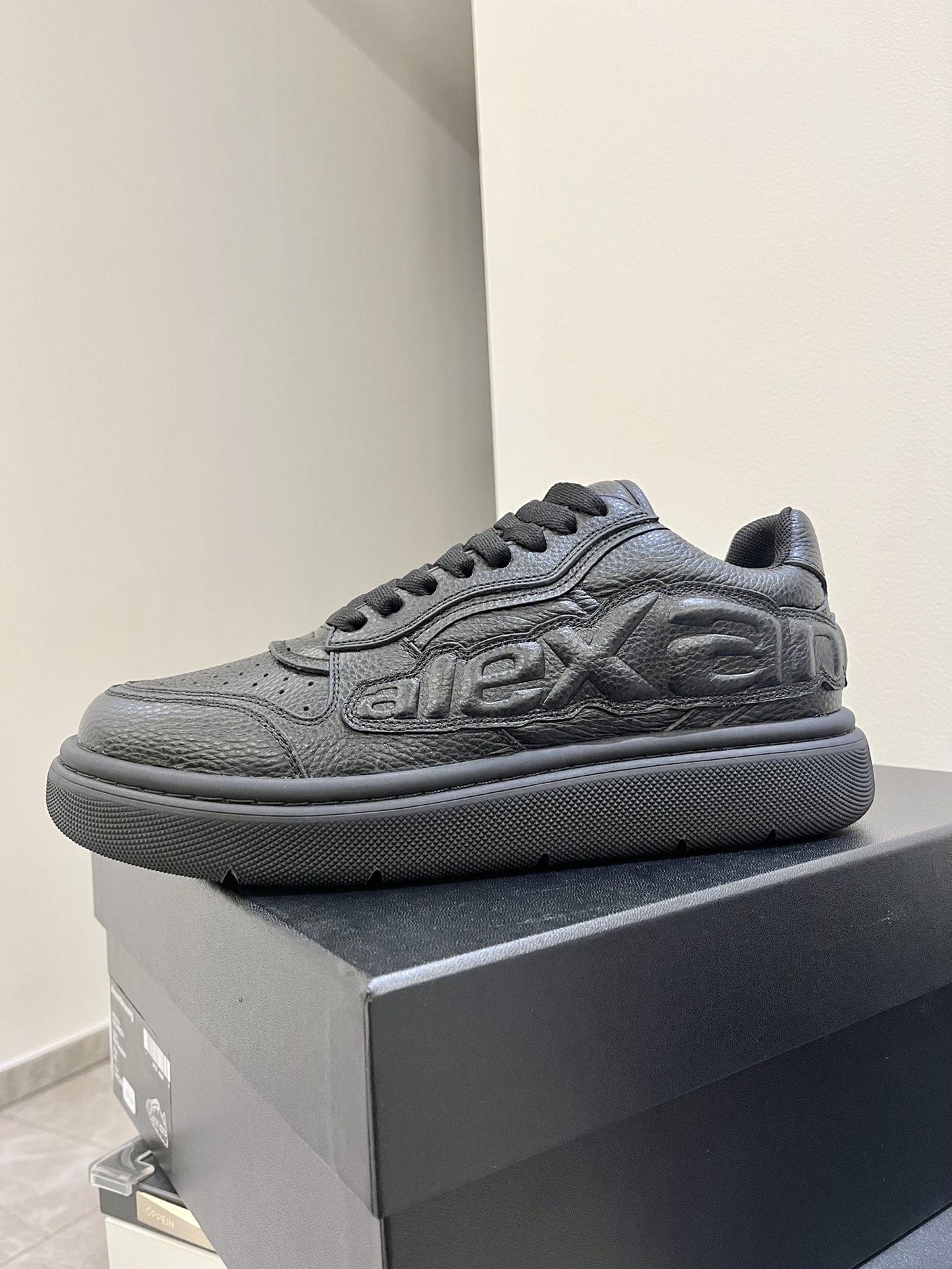 Fashion Review: Alexanderwang Unisex Shoes with Unique Design and High-Quality Materials - 图片 2