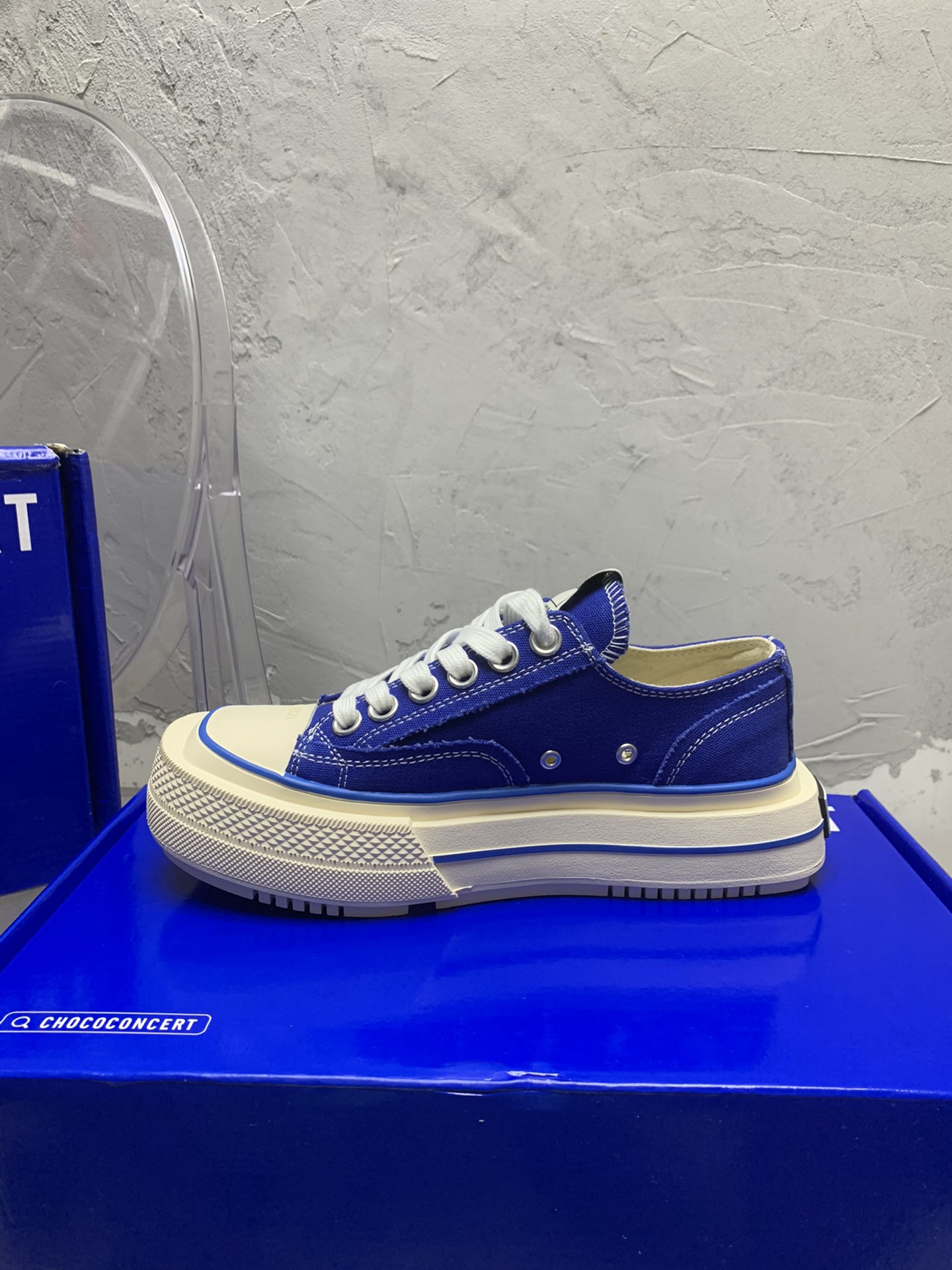 “Exclusive Monopoly Top Edition: Custom Canvas Shoes, 600 Quid, 2024 Chococoncert Series” - 图片 9