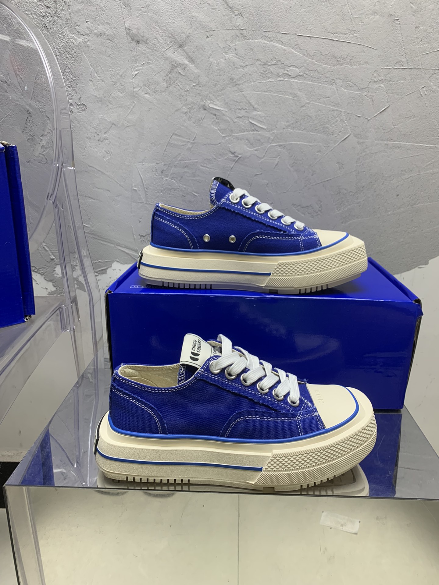 “Exclusive Monopoly Top Edition: Custom Canvas Shoes, 600 Quid, 2024 Chococoncert Series” - 图片 6