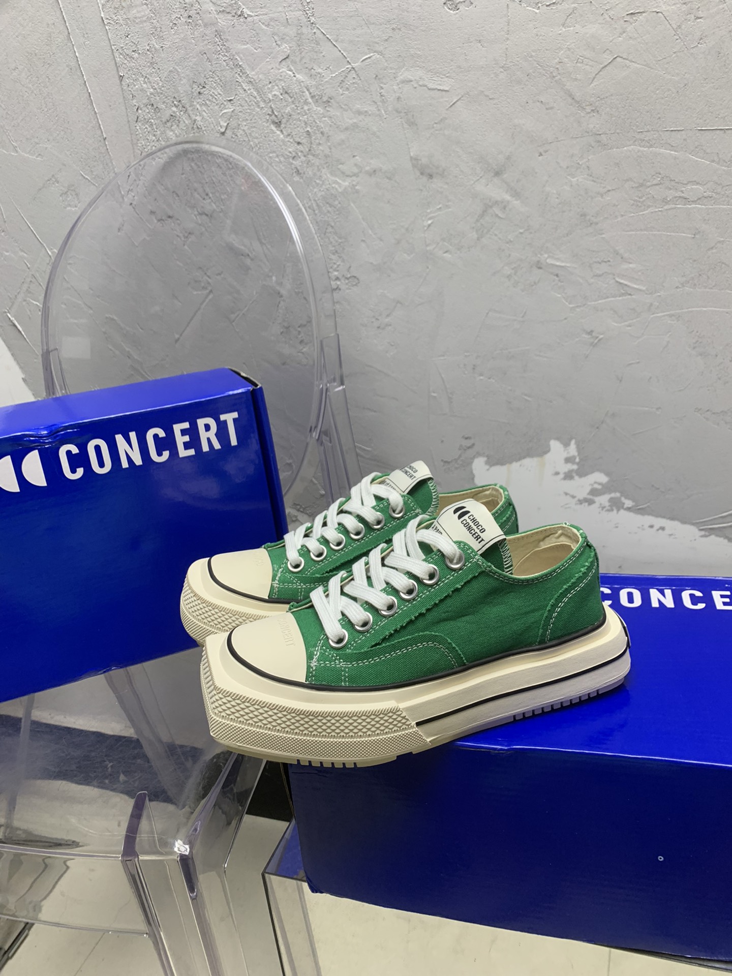 “Exclusive Monopoly Top Edition: Unique Canvas Shoes Collection with Vibrant Design” - 图片 5