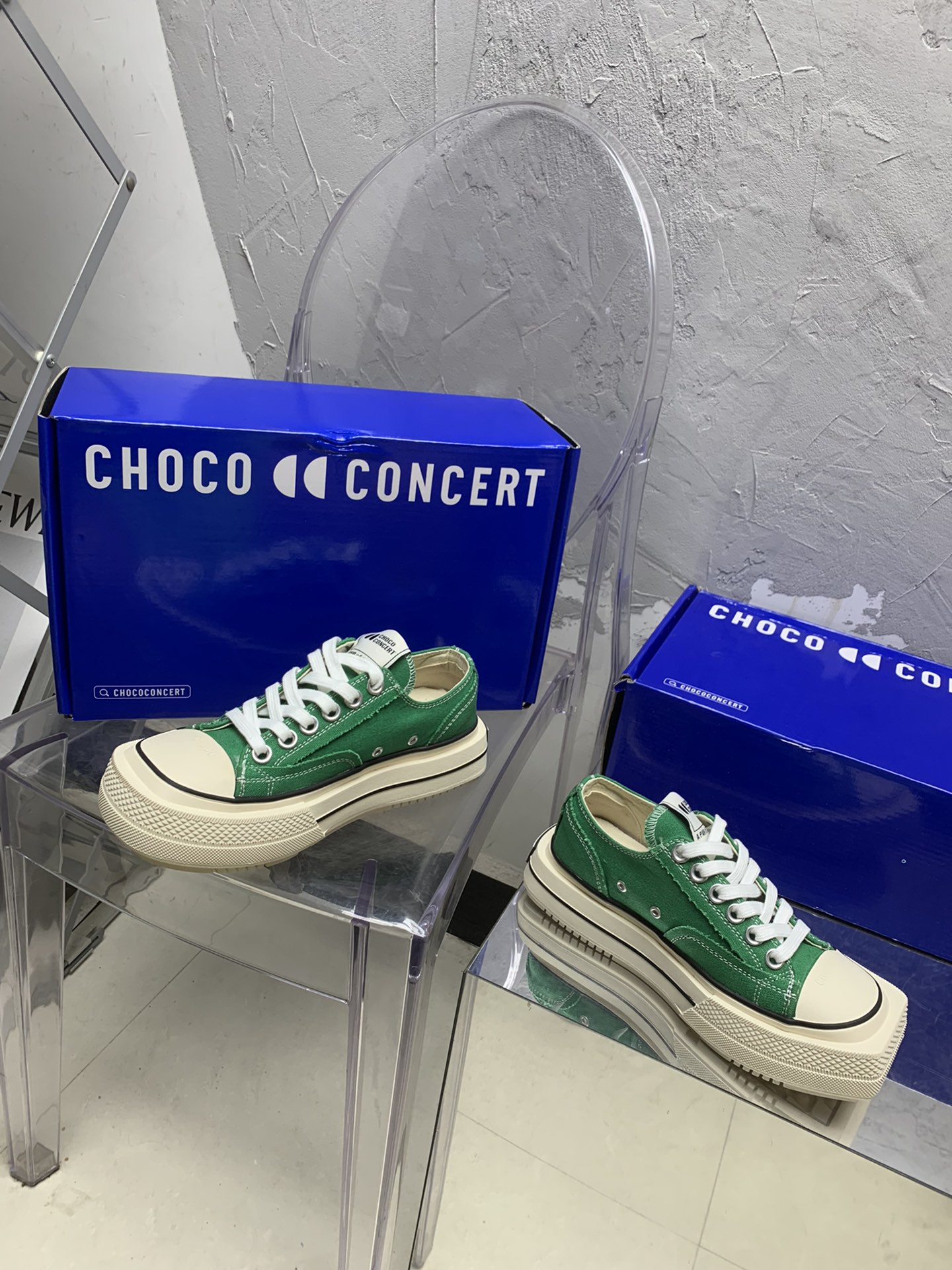 “Exclusive Monopoly Top Edition: Unique Canvas Shoes Collection with Vibrant Design” - 图片 2