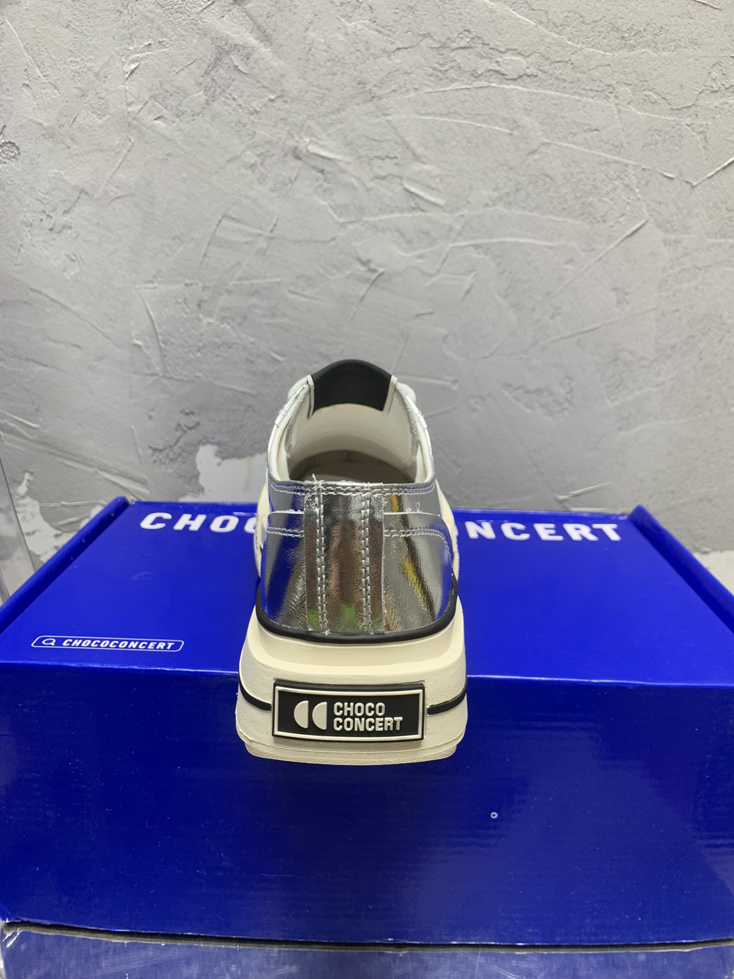 “Popular Flashback Shoes: Original Design with Custom Fabrics and Unique Features” - 图片 5