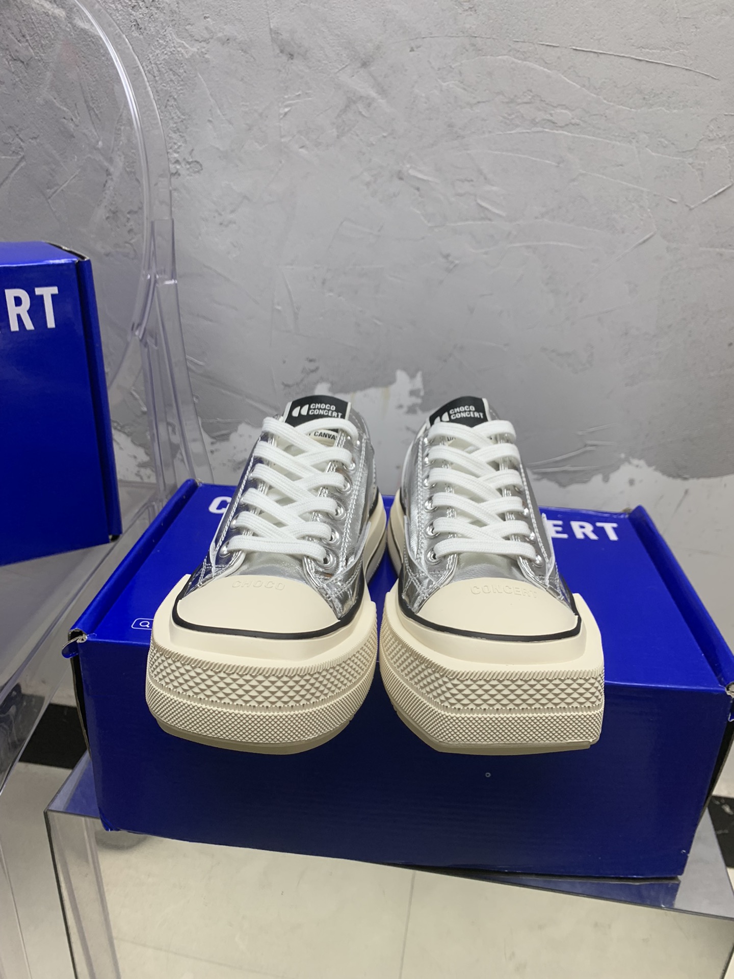 “Popular Flashback Shoes: Original Design with Custom Fabrics and Unique Features” - 图片 2