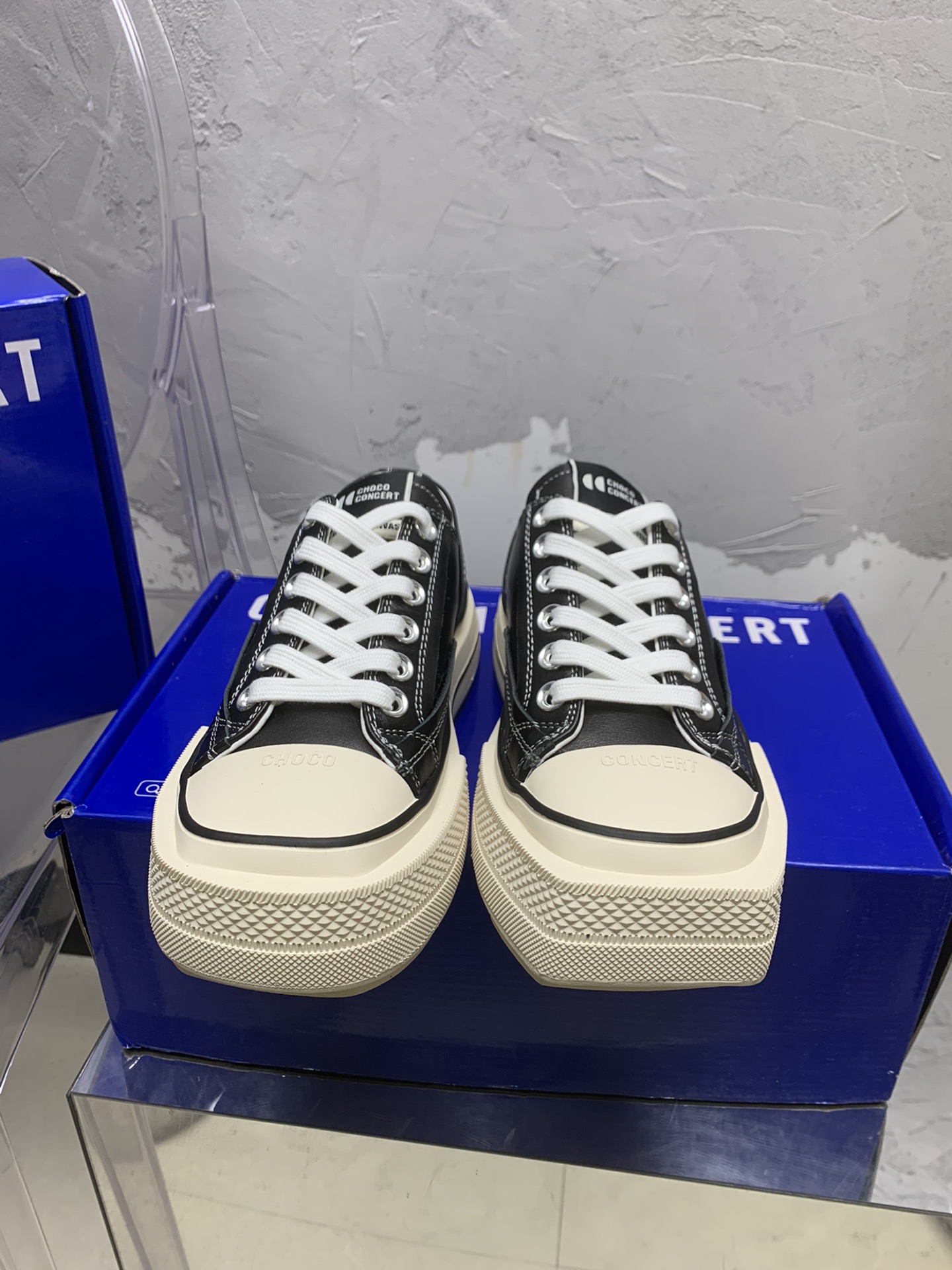 Fashion Collection: Red Bang Recreation Series with Original Custom Footwear - 图片 4