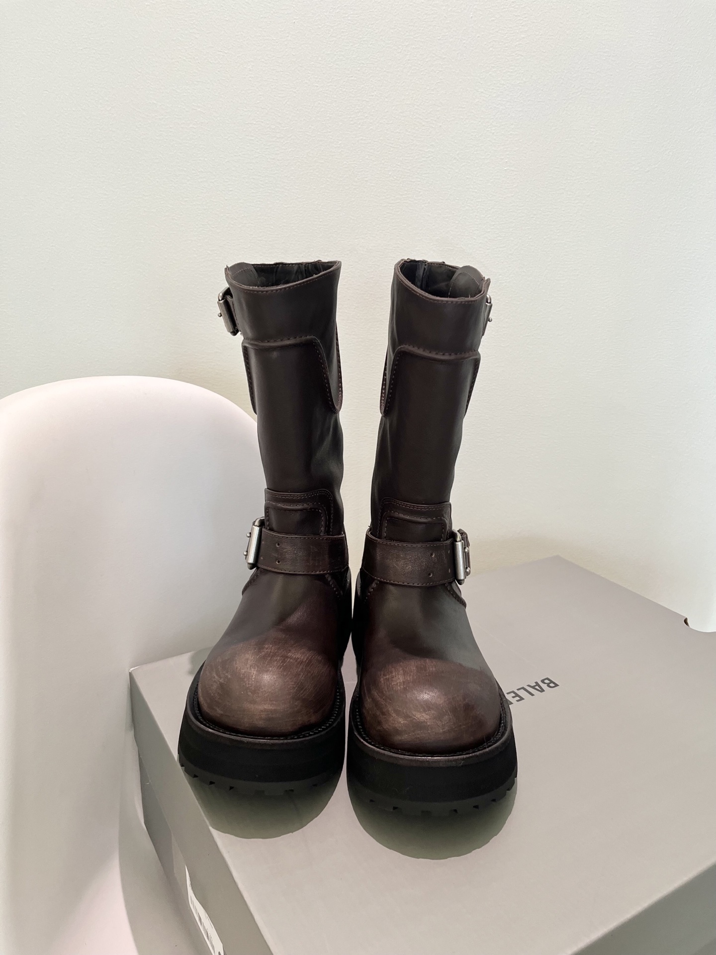 Balenciaga FW25 Venom Boots: Parisian Family Edition Overview - 图片 9