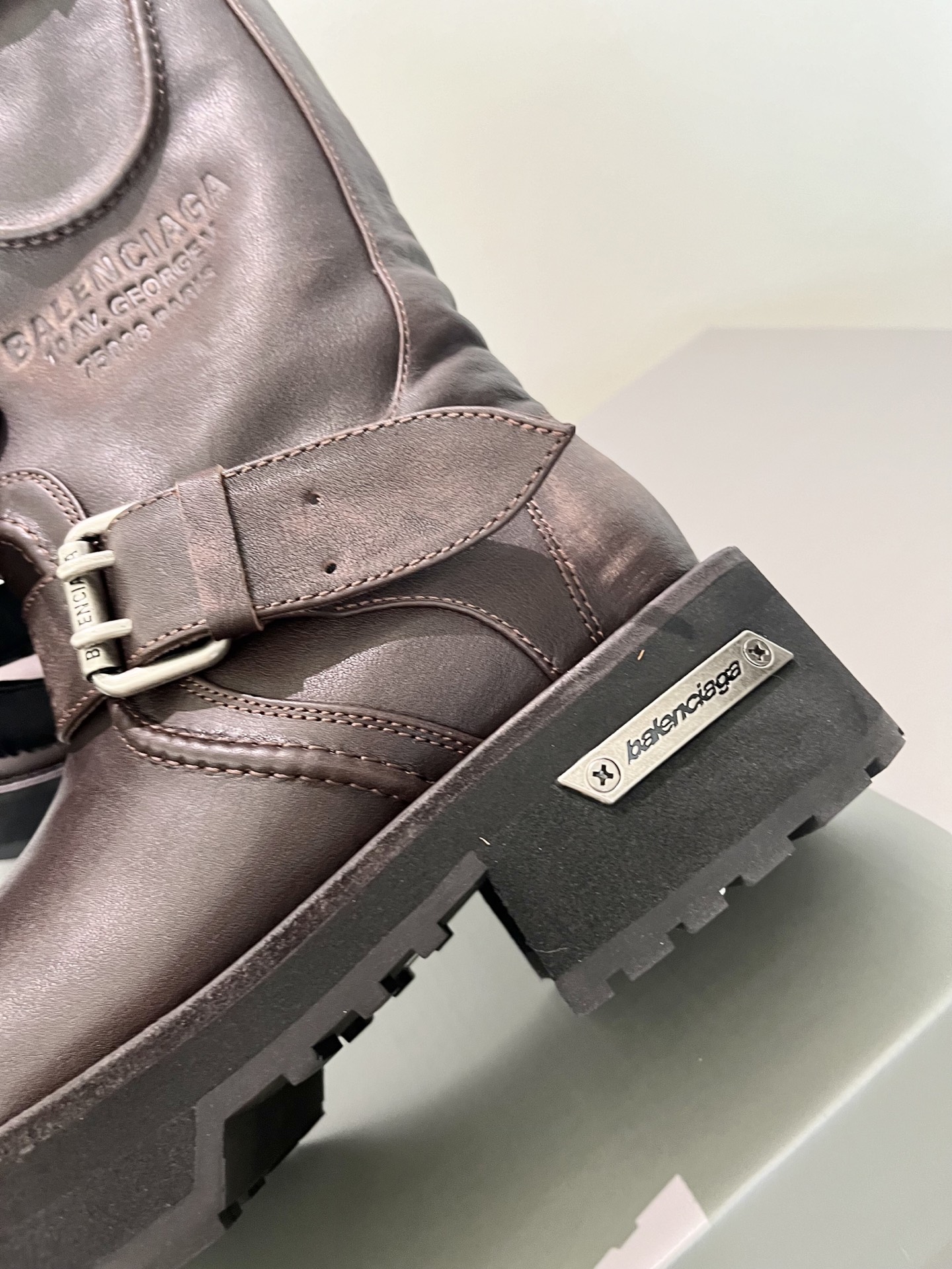 Balenciaga FW25 Venom Boots: Parisian Family Edition Overview - 图片 4