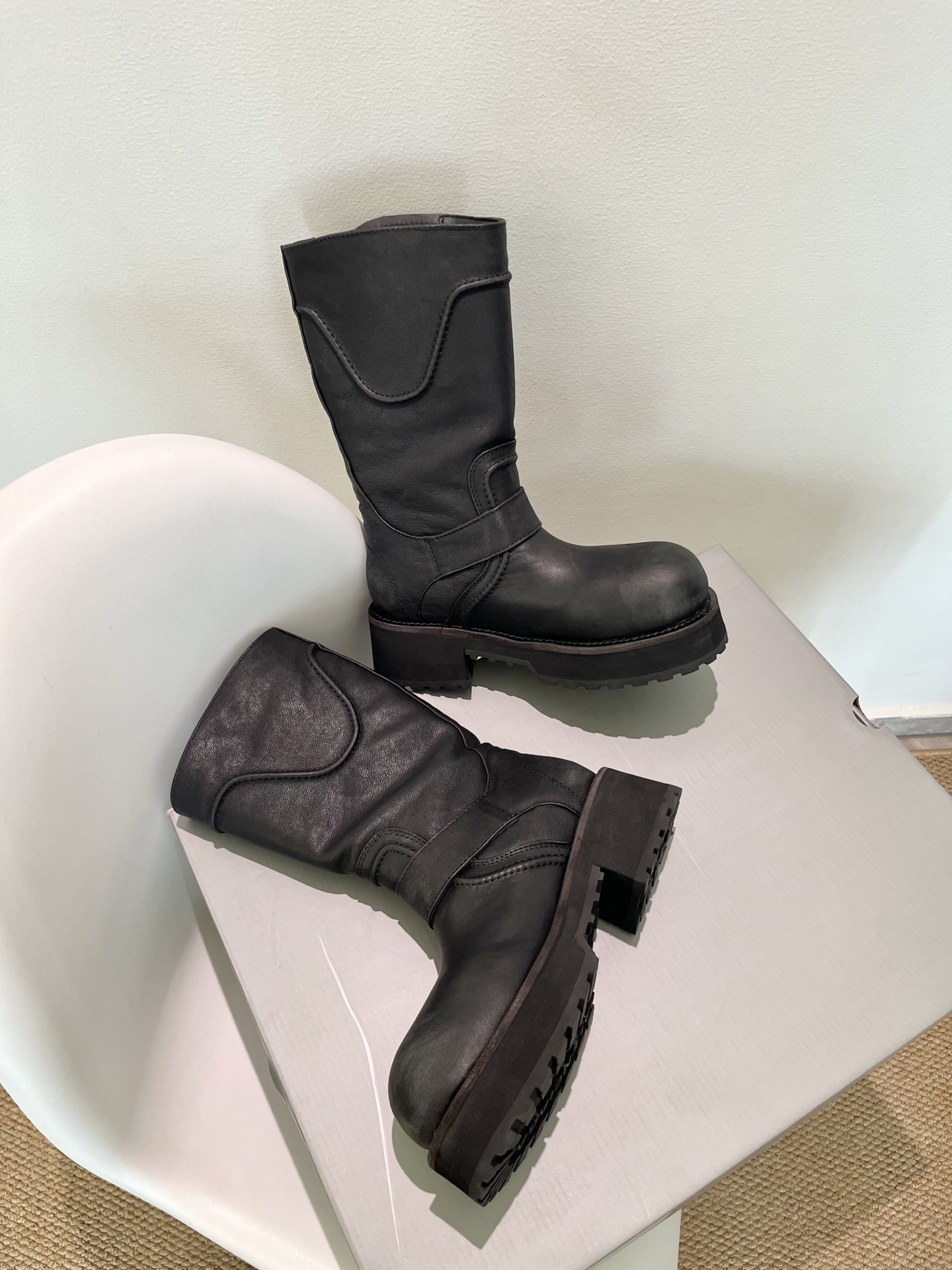 Balenciaga FW25 Venom Boots: Parisian Family Edition Details and Design Summary - 图片 8