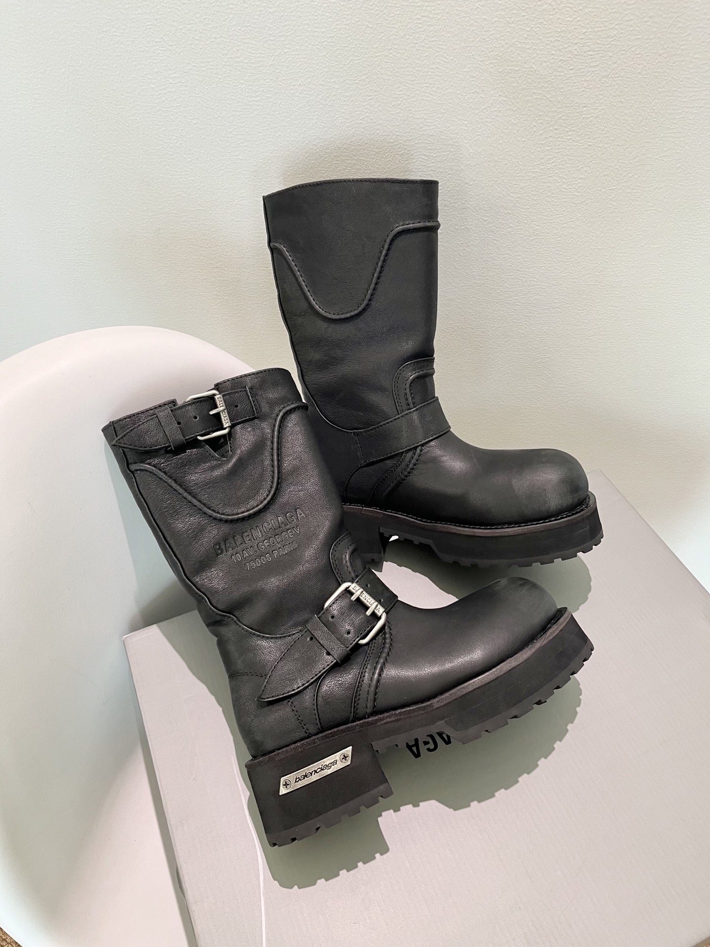 Balenciaga FW25 Venom Boots: Parisian Family Edition Details and Design Summary - 图片 9