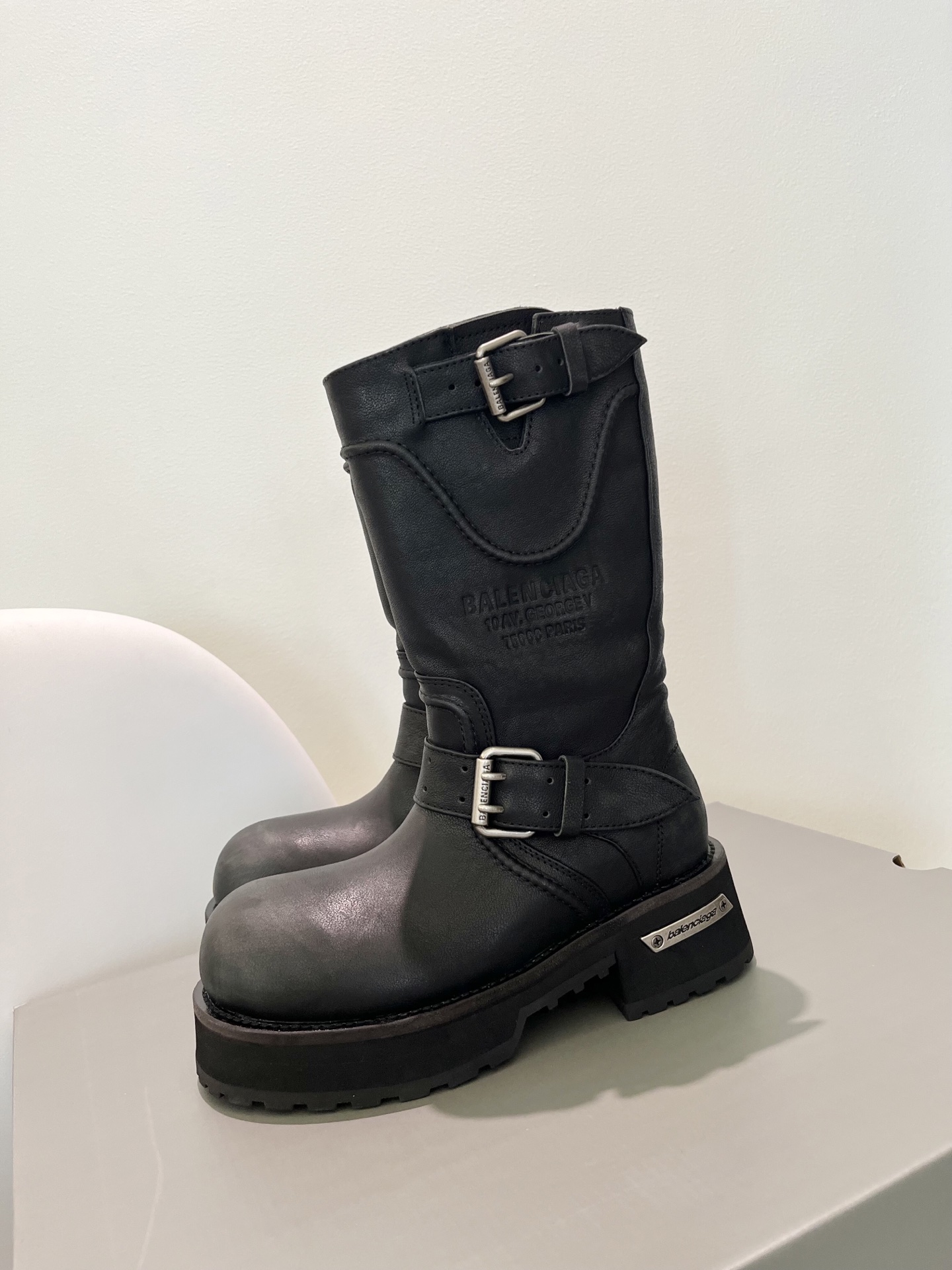 Balenciaga FW25 Venom Boots: Parisian Family Edition Details and Design Summary - 图片 2