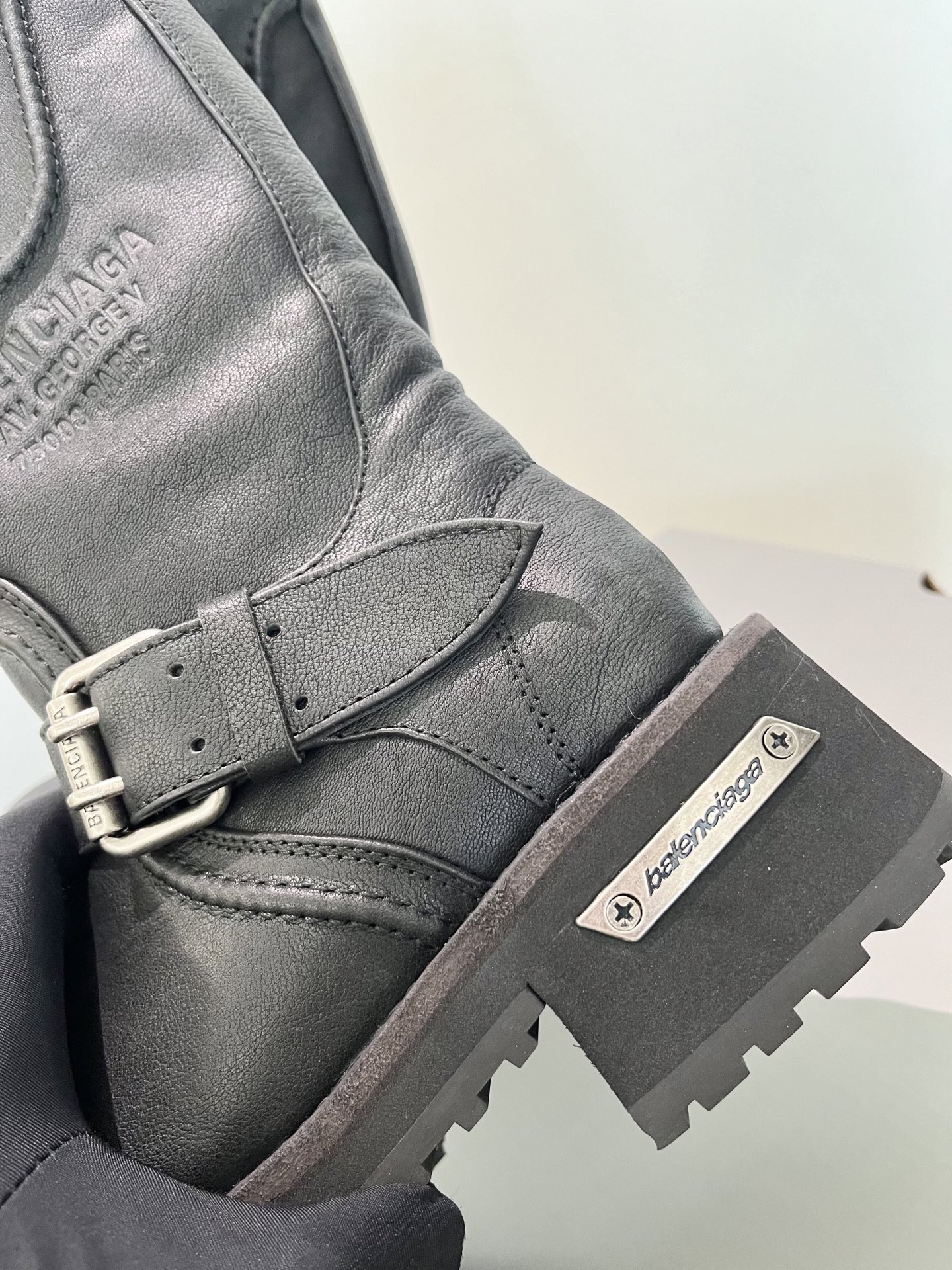 Balenciaga FW25 Venom Boots: Parisian Family Edition Details and Design Summary - 图片 5
