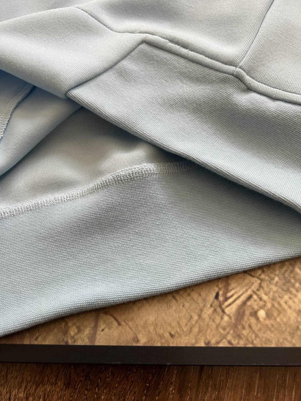 卫衣💰100 裤子💰95（可单独卖）

NIKE x NOCTA 联名款 Tech Fleece 品牌Logo印花运动套装


穿上 NOCTA Tech Fleece 男子套装，畅享顺滑舒适的出众体验。

衣身采用休闲剪裁，塑就运动风范，采用健康布面料制成，内外皆具顺滑质感，穿着舒适且不增加滞重感。下摆采用弹性罗纹设计，有助在运动时稳固衣身

休闲的设计，打造出运动风范，便于外搭，无论休闲还是运动都很好驾驭！

国际厂申州原厂面料三标齐全 专柜1:1 代工厂出品 绝对重工好货


展示颜色:黑色 天蓝色 绿色

尺码：S M L XL

   卫衣参考：
        S  M  L  XL
胸围 54 56 58 60
衣长 69 71 73 75 
袖长 73 75 77 79

   裤子参考：
        S    M    L   XL
裤长 98 100 102 104
臀围 53  55  57  59
腰围 33  35  37  39