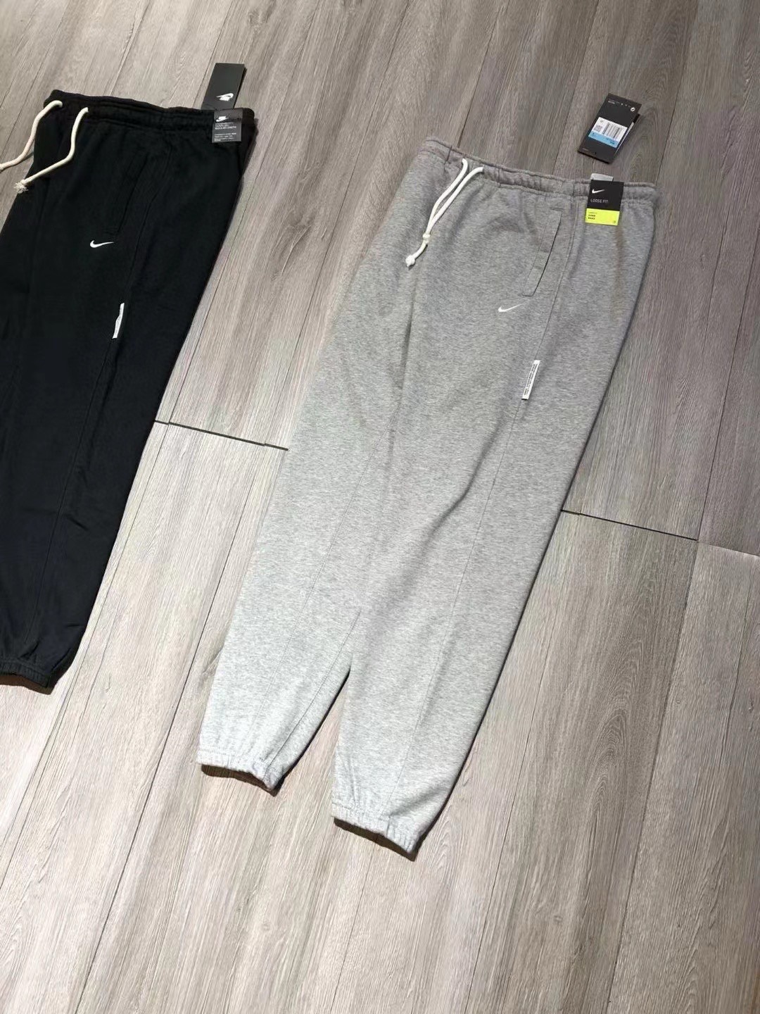 💰120
原厂出品！区别市场任何版本！】
【得物爆款 篮球训练系列！】
NIKE/耐克官方 22SS春季STANDARD ISSUE 男子篮球长裤运动裤新款  男士可情侣款 纯棉毛圈篮球训练运动健身跑步训练休闲潮流韩版百搭 宽松哈伦小脚束腿收脚卫裤长裤

原版一致 高端货 充正！

货号 CK6366
面料 申洲原厂
颜色 黑色 灰色
尺码 M-XXL

          M    L    XL XXL
腰围  74  78   82  84
臀围 114 118 122 128
裤长 96  98  100  102

M码/170 适合110-130斤
L码/175 适合135-150斤
XL码/180 适合155-165斤
XXL码/185 适合170-190斤