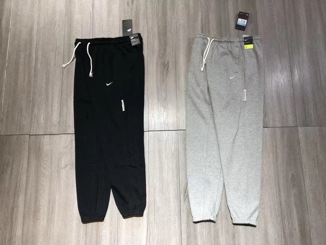 💰120
原厂出品！区别市场任何版本！】
【得物爆款 篮球训练系列！】
NIKE/耐克官方 22SS春季STANDARD ISSUE 男子篮球长裤运动裤新款  男士可情侣款 纯棉毛圈篮球训练运动健身跑步训练休闲潮流韩版百搭 宽松哈伦小脚束腿收脚卫裤长裤

原版一致 高端货 充正！

货号 CK6366
面料 申洲原厂
颜色 黑色 灰色
尺码 M-XXL

          M    L    XL XXL
腰围  74  78   82  84
臀围 114 118 122 128
裤长 96  98  100  102

M码/170 适合110-130斤
L码/175 适合135-150斤
XL码/180 适合155-165斤
XXL码/185 适合170-190斤