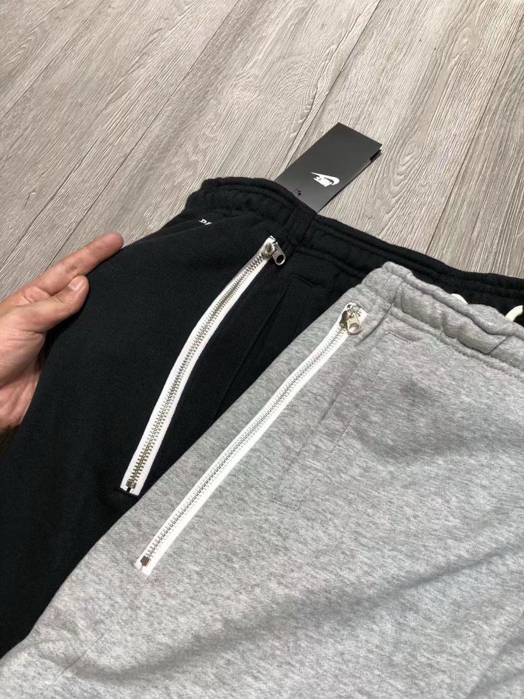 💰120
原厂出品！区别市场任何版本！】
【得物爆款 篮球训练系列！】
NIKE/耐克官方 22SS春季STANDARD ISSUE 男子篮球长裤运动裤新款  男士可情侣款 纯棉毛圈篮球训练运动健身跑步训练休闲潮流韩版百搭 宽松哈伦小脚束腿收脚卫裤长裤

原版一致 高端货 充正！

货号 CK6366
面料 申洲原厂
颜色 黑色 灰色
尺码 M-XXL

          M    L    XL XXL
腰围  74  78   82  84
臀围 114 118 122 128
裤长 96  98  100  102

M码/170 适合110-130斤
L码/175 适合135-150斤
XL码/180 适合155-165斤
XXL码/185 适合170-190斤