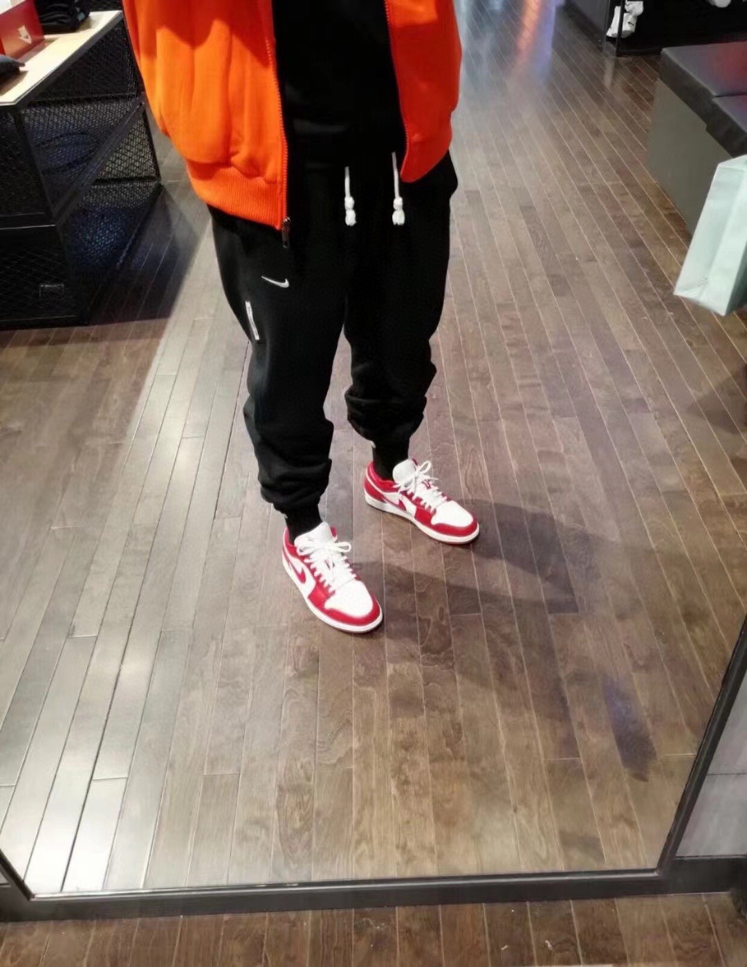 💰120
原厂出品！区别市场任何版本！】
【得物爆款 篮球训练系列！】
NIKE/耐克官方 22SS春季STANDARD ISSUE 男子篮球长裤运动裤新款  男士可情侣款 纯棉毛圈篮球训练运动健身跑步训练休闲潮流韩版百搭 宽松哈伦小脚束腿收脚卫裤长裤

原版一致 高端货 充正！

货号 CK6366
面料 申洲原厂
颜色 黑色 灰色
尺码 M-XXL

          M    L    XL XXL
腰围  74  78   82  84
臀围 114 118 122 128
裤长 96  98  100  102

M码/170 适合110-130斤
L码/175 适合135-150斤
XL码/180 适合155-165斤
XXL码/185 适合170-190斤