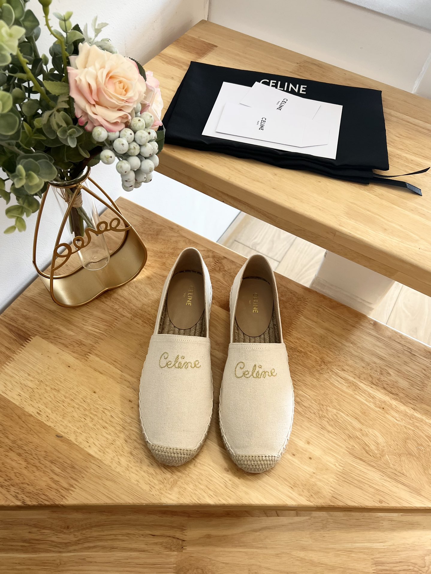 NO:221449,Celine/Celine Top Purchase Products, the highest version, fisherman shoes, counter, early spring, new Celine letter fisherman shoes series, popular single shoes, beautiful on the feet. Buy the authentic original build. Authentic top-grade product version!  1The upper is made of imported canvas, which is very comfortable!  2 The inner and foot pads of water dyed sheepskin are shining and dazzling, and the feet feel so good!  3 hemp rope braided bottom. 4 women's style 65-41., fisherman's shoes, celine, celine, espadrilles, sheepskin19860909Celine/赛琳 顶级代购货,最高版本,渔夫鞋 专柜 早春 新款 Celine字母渔夫鞋系列, 爆款单鞋,上脚很美. 购入正品原版build. 正品级顶级货版本！ 1鞋面采用进口帆布、十分舒适！ 2水染羊皮内里和垫脚、闪耀夺目、脚感好到爆！ 3麻绳编底.  4女款65-41.,渔夫鞋,celine,celine,espadrilles,sheepskin,Women's Shoes