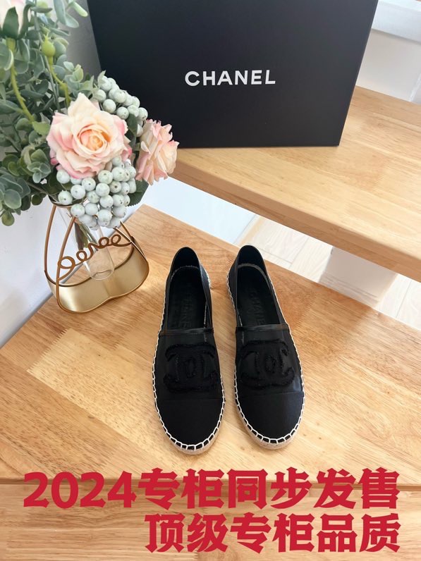 NO:221428,【CHANEL Chanel】 New double C mesh fisherman's shoes. Original development, authentic craftsmanship, hand-folded edges and sewed, pure hand-sewn mark thread. The double C logo in the middle of the shoe is just right, simple and elegant!  The inner part is imported sheepskin, which is soft and comfortable to wear!  Original glue-injected translucent beef tendon primary color hemp bottom!  Detailed features - Classic splicing - Double C - Casual style - Round head - Rubber outsole - 35-41, Fisherman's shoes, Chanel, Chanel, espadrilles, sheepskin19860909【CHANEL香奈儿】 新款双c网纱材质渔夫鞋 原版开发,正品工艺,手工折边后缝合,纯手工缝马克线,鞋正中间的双C logo点缀恰到好处,简约大方！内里采用进口绵羊皮,穿着柔软舒适！原版注胶半透明牛筋原色麻底！ 详细特征 -经典拼接 -双c -休闲风格 -圆头 -橡胶大底 -35-41,渔夫鞋,chanel,chanel,espadrilles,sheepskin,Women's Shoes