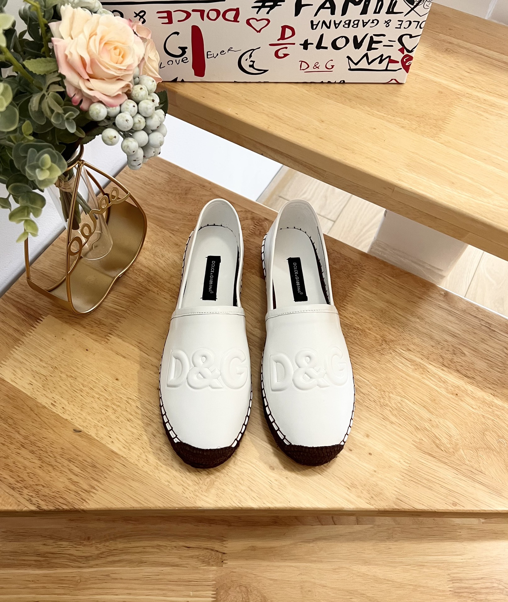 NO:228713,Dolce & Gabbnna. Banner D&G thick-soled fisherman shoes DG style is becoming more and more fashionable. The super beautiful color combination makes people fall in love with it at a glance. It feels like the upper is sheepskin and DG three-drop stamped, very exquisite inner sheepskin, comfortable on the feet. Original imported raw glue outsole, non-slip and wear-resistant. Size 35-41., Fisherman shoes, Dolce & Gabbana, Dolce & Gabbana, Dolce & Gabbana, espadrilles, sheepskin19860909Dolce&Gabbnna杜嘉.班纳D&G厚底渔夫鞋DG的风格真是越来越时尚了,超美的色彩搭配,让人一眼就爱上它清凉一夏感觉鞋面是羊皮、DG三滴压印,非常精美内里绵羊皮,上脚舒适.原版进口生胶大底,防滑耐磨. 码数35-41.,渔夫鞋,Dolce&Gabbana,Dolce&Gabbana,Dolce&Gabbana,Dolce&Gabbana,espadrilles,sheepskin,Women's Shoes