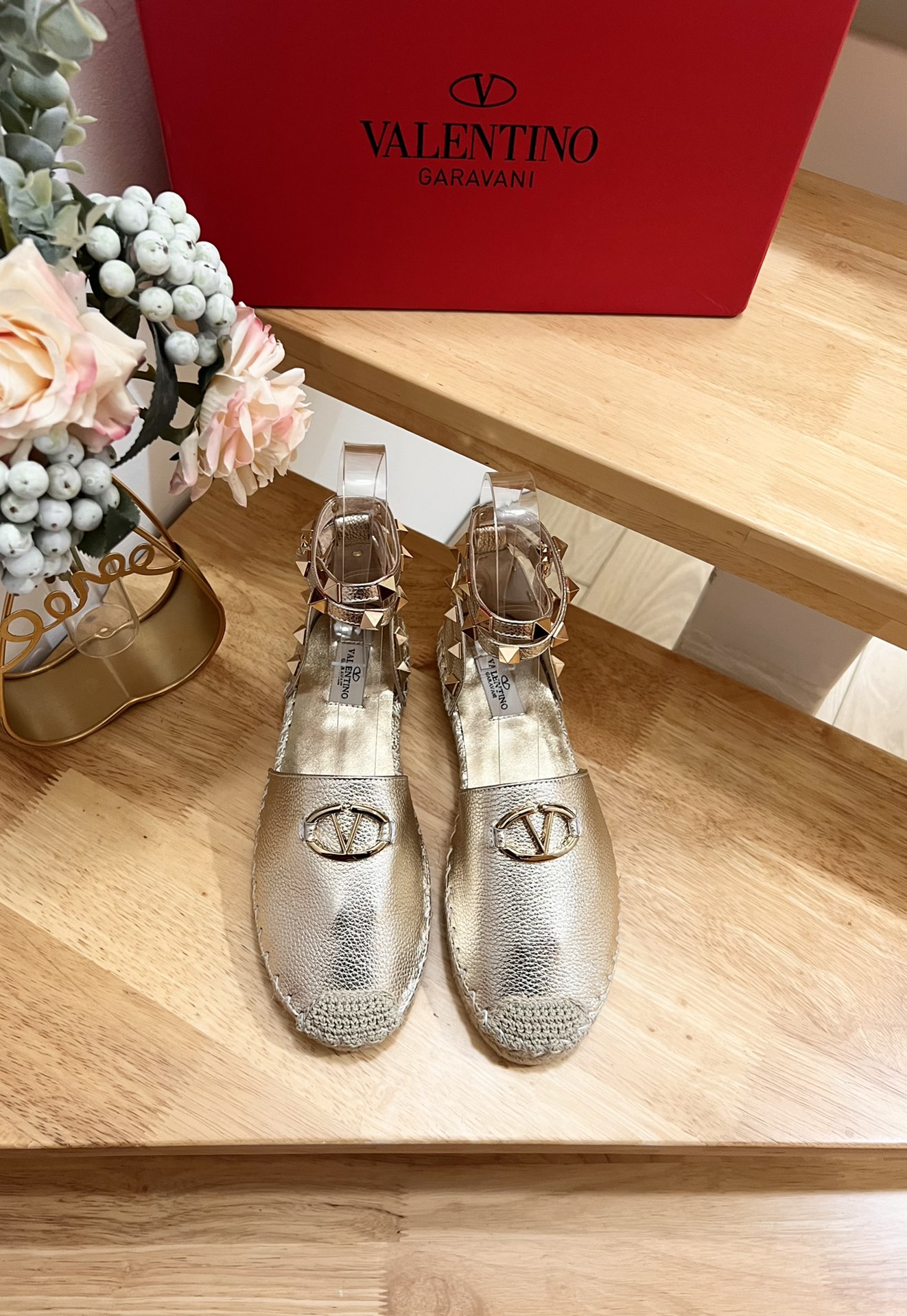 NO:228668,Valentino Garavani lychee cowhide hollow fisherman shoes sandals - metal effect processed rivet decoration - straw woven shoes with hemp sole - open toe sandals - flat sandals - made in Italy -36-41, fisherman shoes, valentino, sandals, espadrilles, espadrills, cowhide19860909Valentino Garavani 荔枝牛皮中空渔夫鞋凉鞋 - 金属效果工艺处理铆钉装饰 - 草编鞋麻底 - 露趾凉鞋 - 平底凉鞋 - 意大利制造 -36-41,渔夫鞋,valentino,sandals,espadrilles,espadrilles,cowhide,Women's Shoes