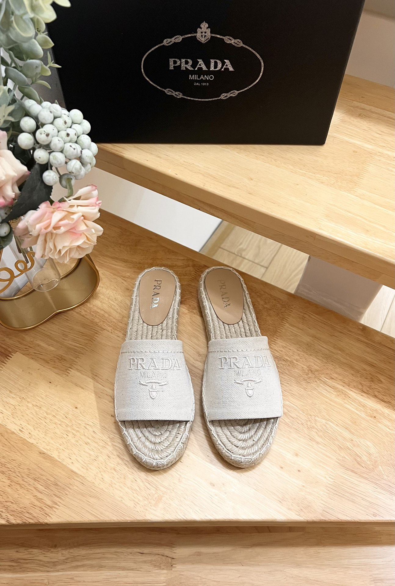 How to Find Designer Replica
 Prada Shoes Espadrilles Slippers Embroidery Fabric Linen Rubber Straw Woven Spring Collection