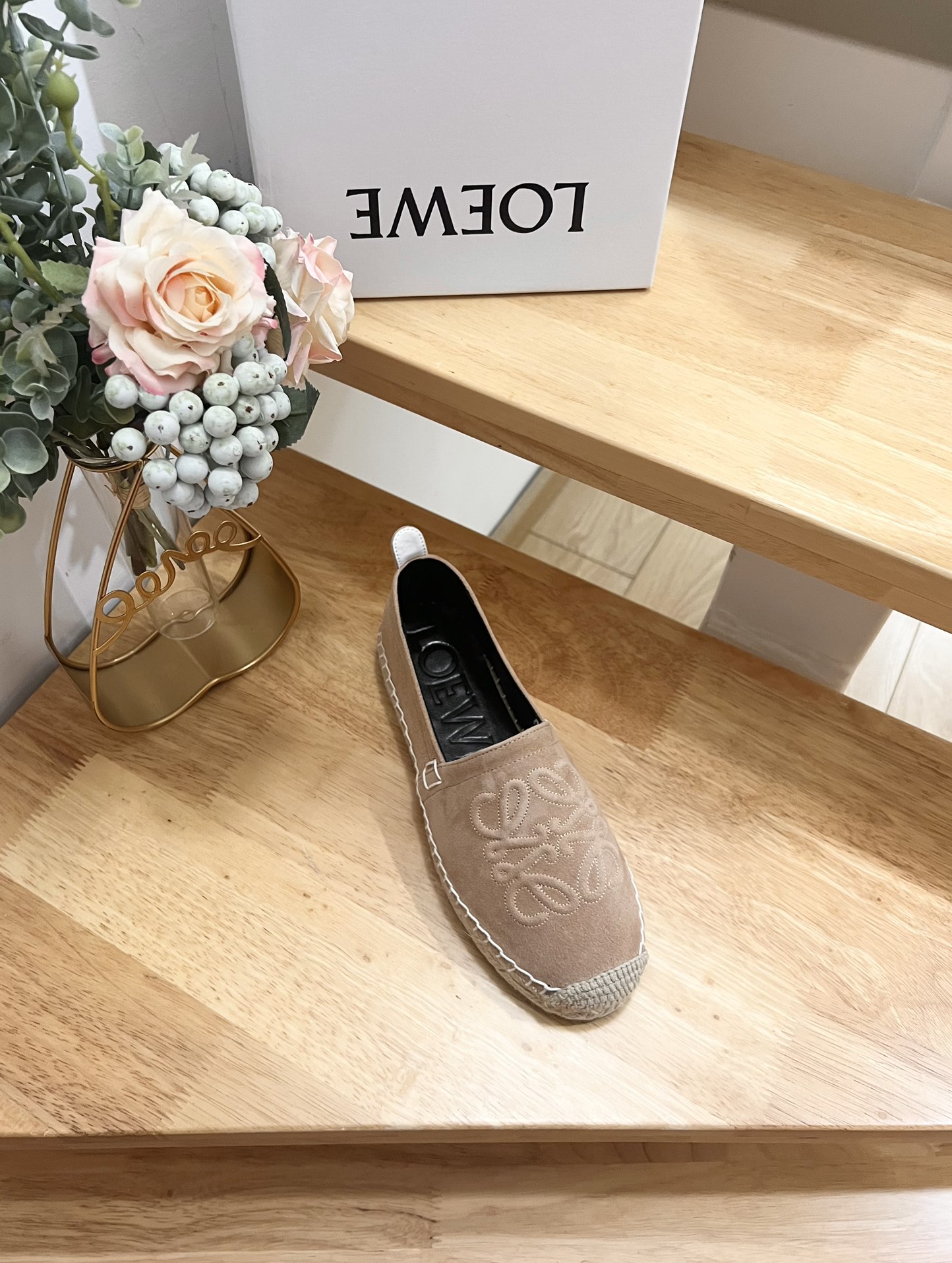 Loewe Women's Espadrille Flats - Lightweight, Comfortable, and Stylish 6 i1717488781 1717 0
