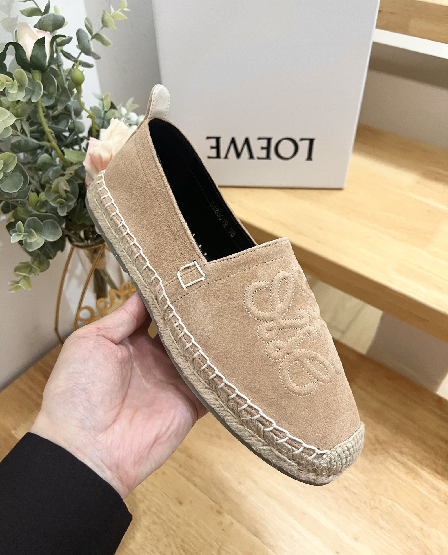 Loewe Women's Espadrille Flats - Lightweight, Comfortable, and Stylish 8 i1717488781 1769 4
