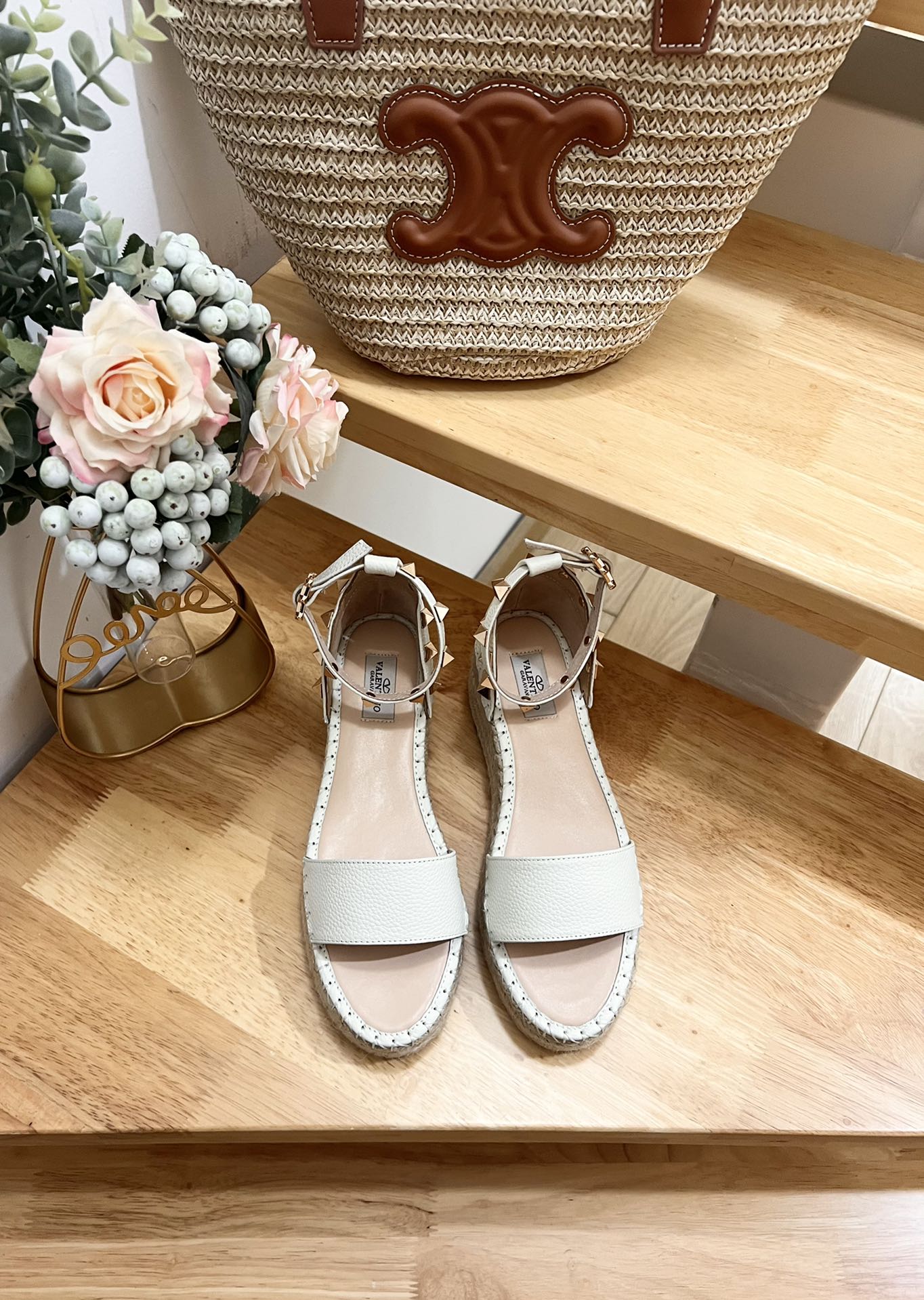 NO:404824,Valentino Garavani lychee cowhide lace-weed sandals - metal effect processed rivet decoration - hemp rope wrapped wedge - adjustable calfskin lace-weed waterproofing platform - Made in Italy -35-41, fisherman's shoes, valentino, sandals, espadrilles, cowhide19860909Valentino Garavani 荔枝牛皮系带坡跟凉鞋 - 金属效果工艺处理铆钉装饰 - 麻绳包裹坡跟 - 可调节小牛皮系带 - 坡跟防水台 - 意大利制造 -35-41,渔夫鞋,valentino,sandals,espadrilles,cowhide,Women's Shoes