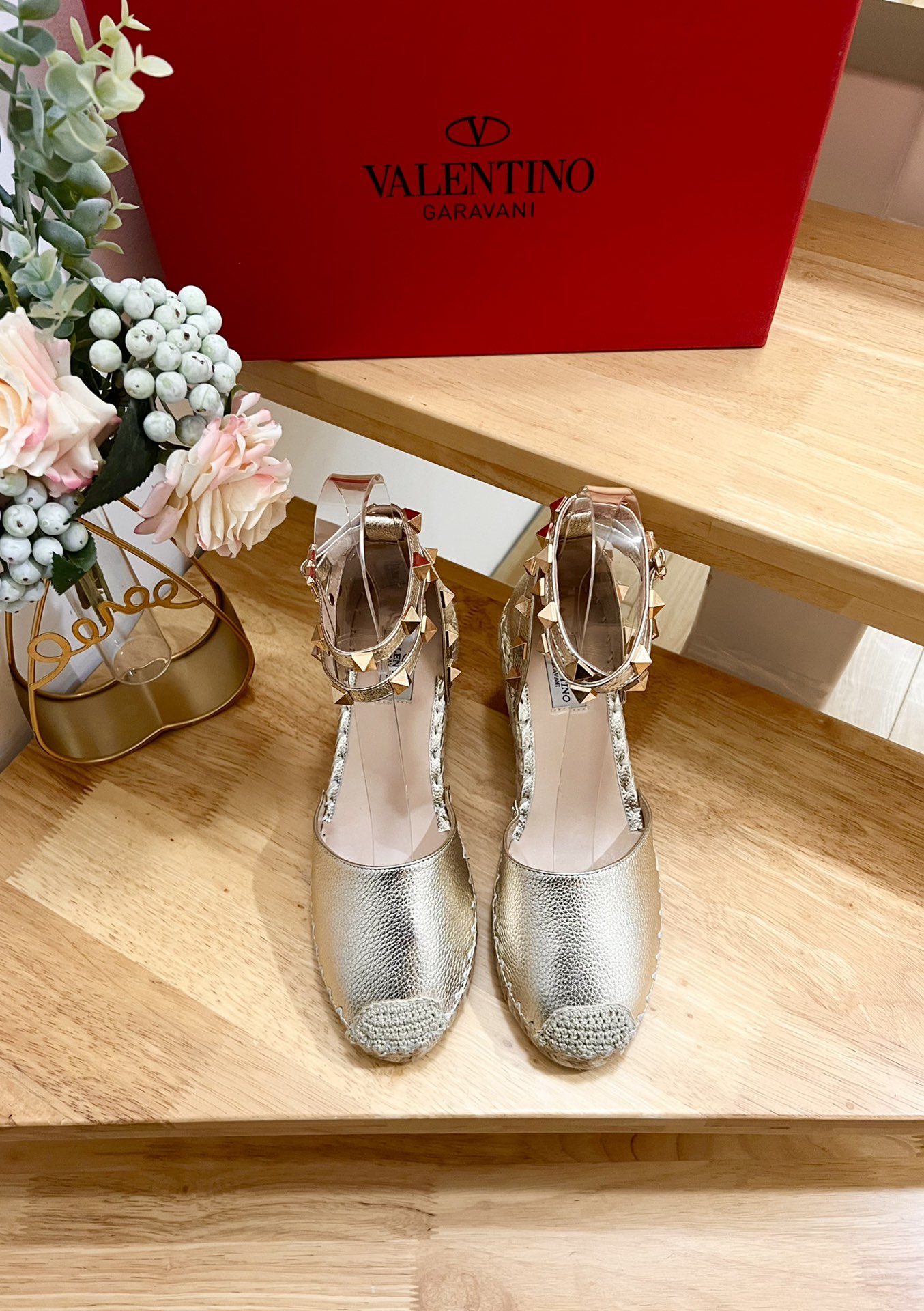 NO:404805,Valentino Garavani lychee cowhide lace-weed sandals - metal effect processed rivet decoration - hemp rope wrapped wedge - adjustable calfskin lace-weed waterproofing platform - Made in Italy -35-41, fisherman's shoes, valentino, sandals, espadrilles, cowhide19860909Valentino Garavani 荔枝牛皮系带坡跟凉鞋 - 金属效果工艺处理铆钉装饰 - 麻绳包裹坡跟 - 可调节小牛皮系带 - 坡跟防水台 - 意大利制造 -35-41,渔夫鞋,valentino,sandals,espadrilles,cowhide,Women's Shoes