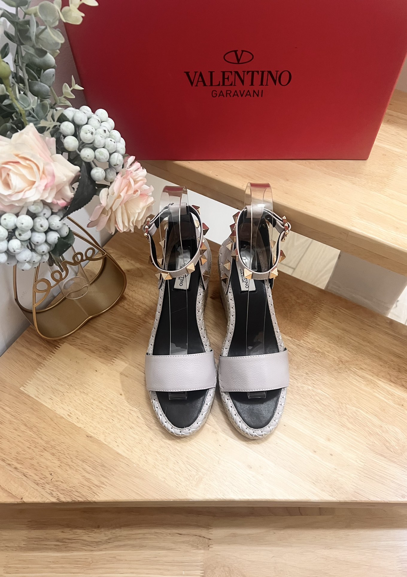 NO:246705,Valentino Garavani lychee cowhide lace-weed sandals - metal effect processed rivet decoration - hemp rope wrapped wedge - adjustable calfskin lace-weed waterproofing platform - Made in Italy -36-41, fisherman's shoes, valentino, sandals, espadrilles, cowhide19860909Valentino Garavani 荔枝牛皮系带坡跟凉鞋 - 金属效果工艺处理铆钉装饰 - 麻绳包裹坡跟 - 可调节小牛皮系带 - 坡跟防水台 - 意大利制造 -36-41,渔夫鞋,valentino,sandals,espadrilles,cowhide,Women's Shoes