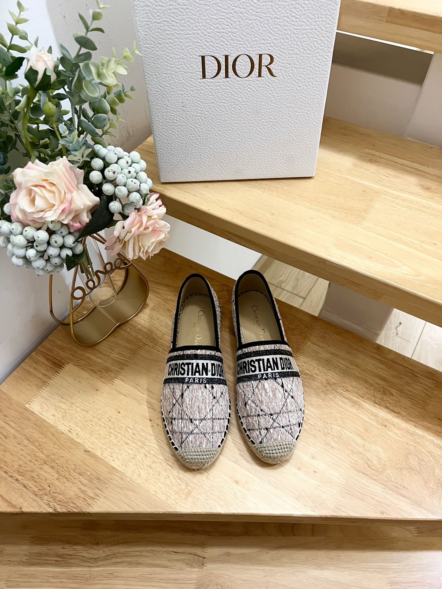 NO:228783,Top high-end original 11 replica Dior early autumn new pattern flower-tie fishing embroidery shoes classic logo design is the two main series. Whether it is a bag or a bag, it is very hot, the door is special, the cabinet is special, the original version, the fine details of all aspects are extremely accurate, the force level is zero difference, the perfect comfort of the foot is Baidu. ZP custom embroidery fabric original hand-knit large woven bottom Size: 36-41 (with standard purchase full set of packaging), fisherman shoes, dior, dior, espadrilles19860909顶级高版本原版11复刻 Dior迪奥早秋新款 图案花提刺渔绣夫鞋 经典logo刺设绣计谓可是这两主年打系列 无论包鞋包子是还是衣服非都常热的门 专同柜步 原定版制 各方细面节非常致极到力位求误零差 上绝脚对的舒适百度搭. ZP订制绣刺面料 原版工手编大织底 码数: 36-41（配代标购准全套包装）,渔夫鞋,dior,dior,espadrilles,Women's Shoes