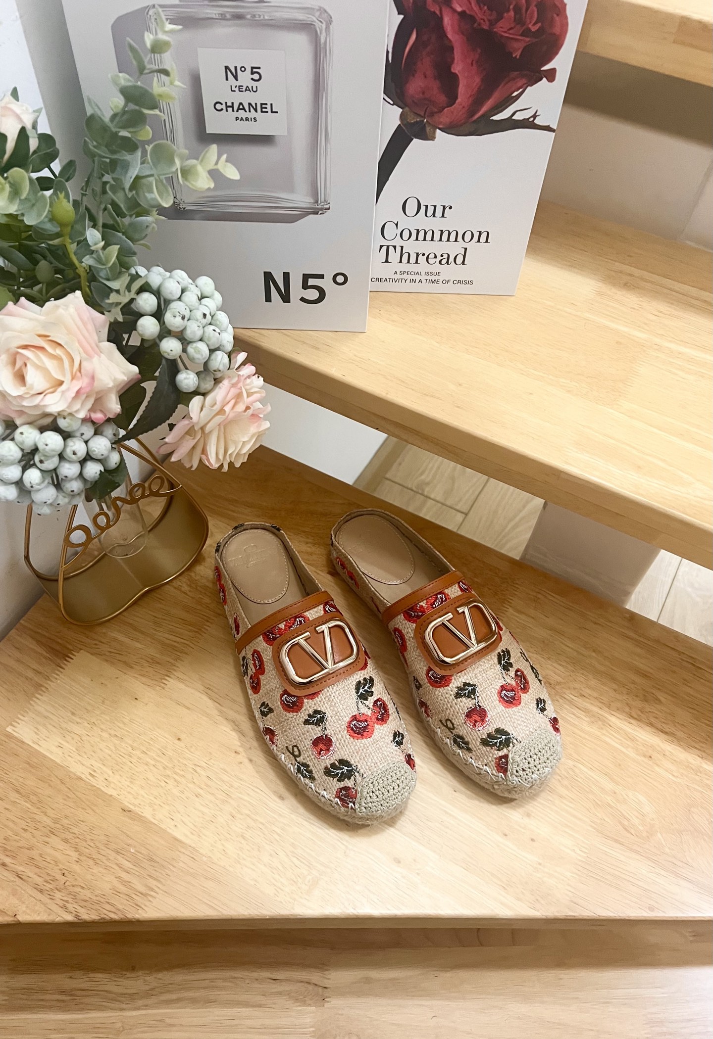 Valentino Garavani Raffia Mule Slippers with Cherry Print and VLogo 4 i1743006426770 8827 0 1