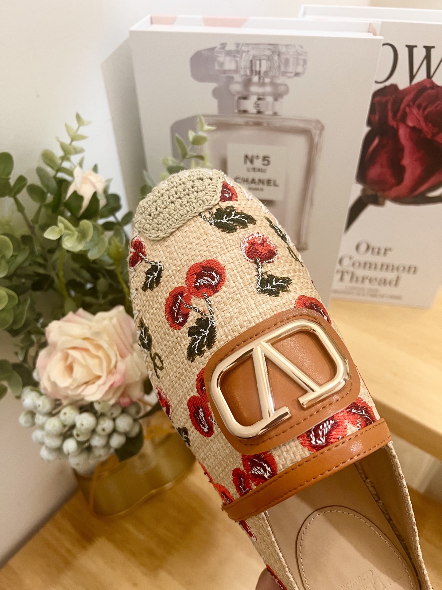 Valentino Garavani Raffia Mule Slippers with Cherry Print and VLogo 9 i1743006429907 6100 0 7
