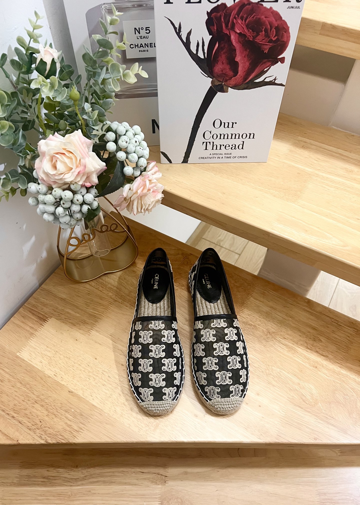 NO:240245,#New Product Celine/Celine Top Purchase, the highest version, mesh letter fisherman shoes, counter 2025 early spring, new Celine sheepskin letter fisherman shoes series, popular single shoes, beautiful on the feet. Buy the authentic original build. Authentic top-grade product version!  1The upper is made of imported sheepskin, which is very comfortable!  2 The inner and foot pads of water dyed sheepskin are shining and dazzling, and the feet feel so good!  3 hemp rope braided bottom. 4 women's style 36-41., fisherman's shoes, celine, celine, espadrilles, sheepskin19860909#新品 Celine/赛琳 顶级代购货,最高版本,网纱字母渔夫鞋 专柜2025早春 新款 Celine羊皮字母渔夫鞋系列, 爆款单鞋,上脚很美. 购入正品原版build. 正品级顶级货版本！ 1鞋面采用进口羊皮、十分舒适！ 2水染羊皮内里和垫脚、闪耀夺目、脚感好到爆！ 3麻绳编底.  4女款36-41.,渔夫鞋,celine,celine,espadrilles,sheepskin,Women's Shoes