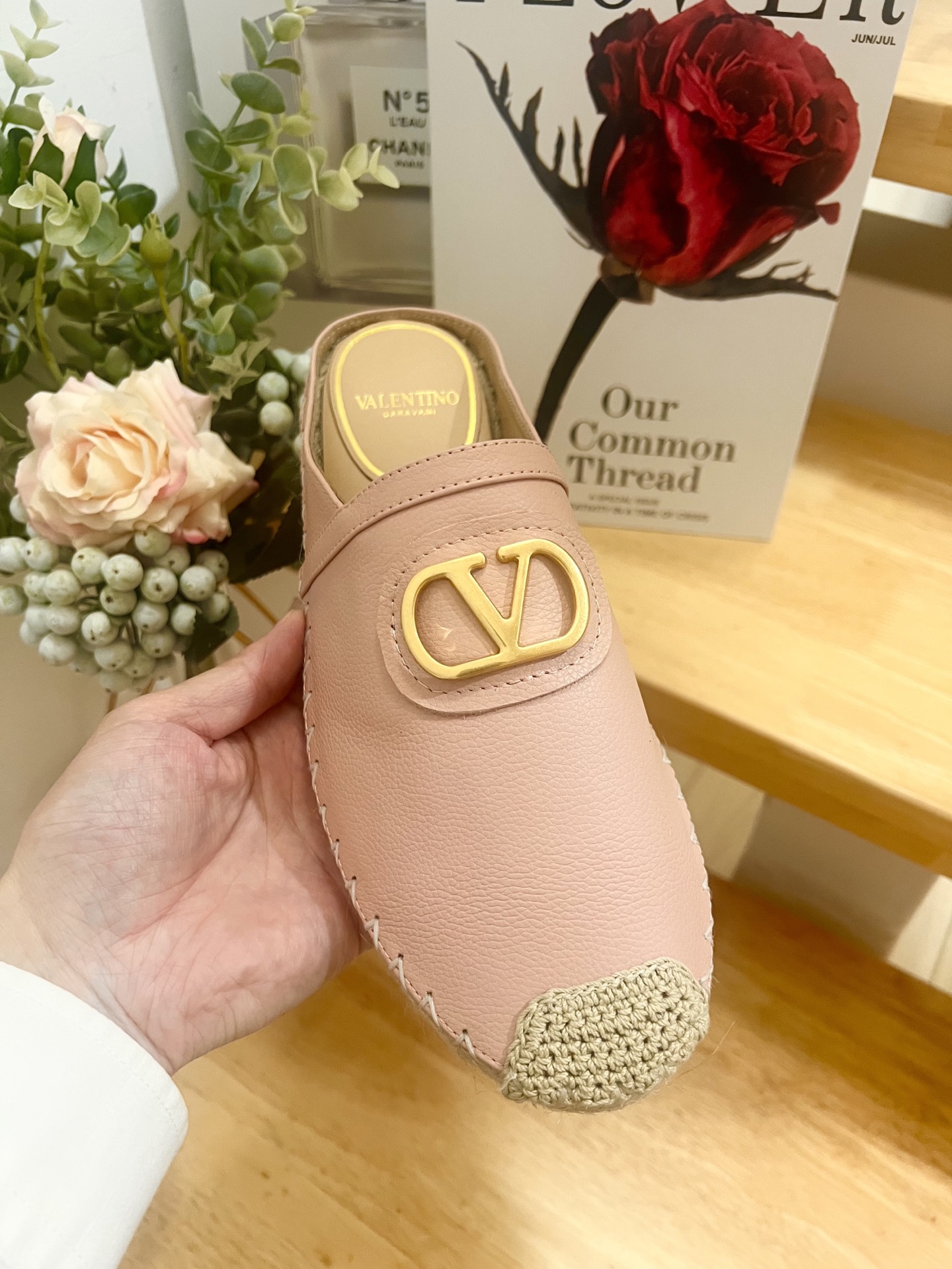Valentino Garavani V-Logo Leather Espadrille Mules - Gold Hardware 2 i1744216558955 4391 0 7