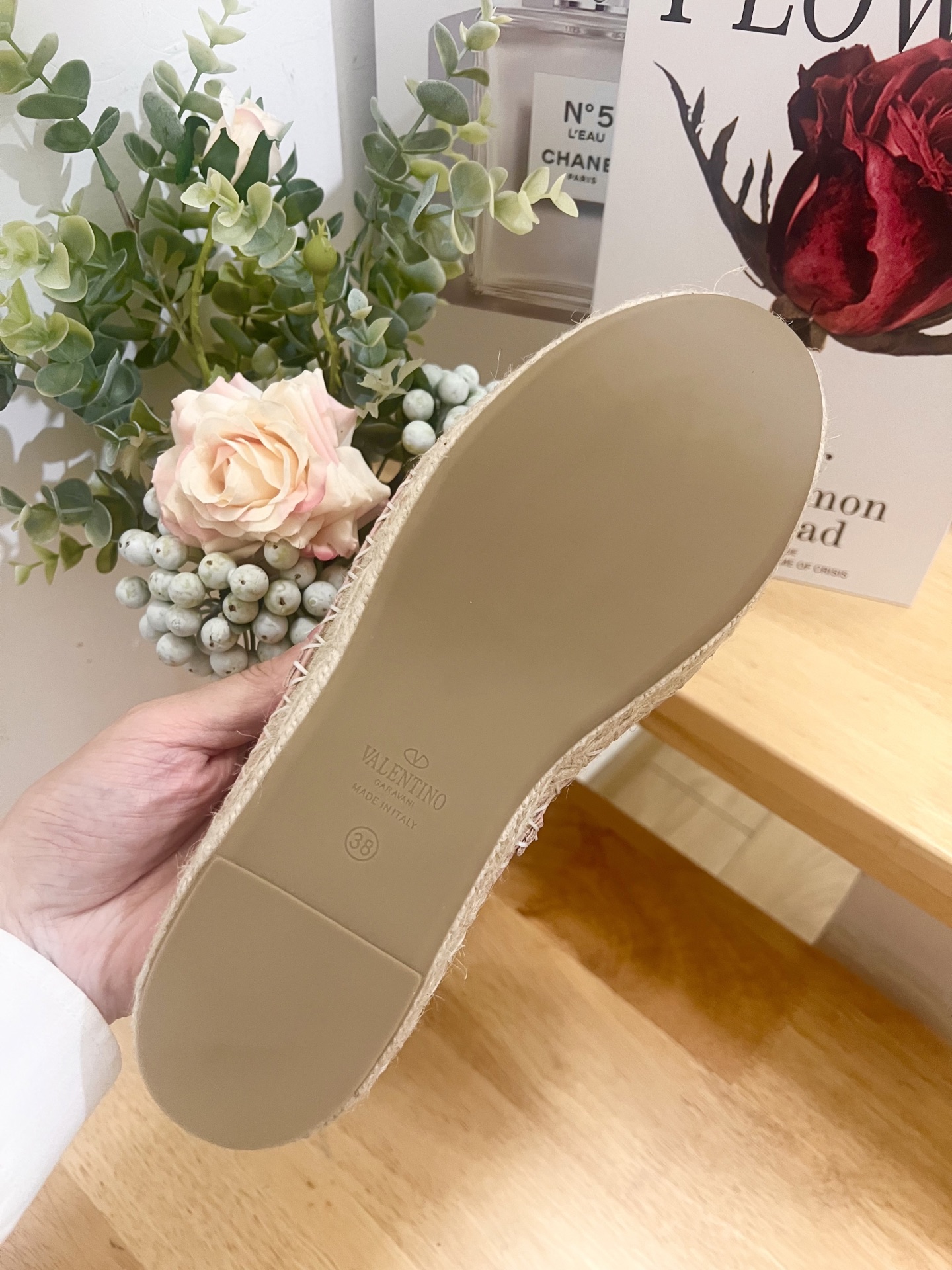 Valentino Garavani V-Logo Leather Espadrille Mules With Raffia Toe 10 i1744216559067 7631 0 8