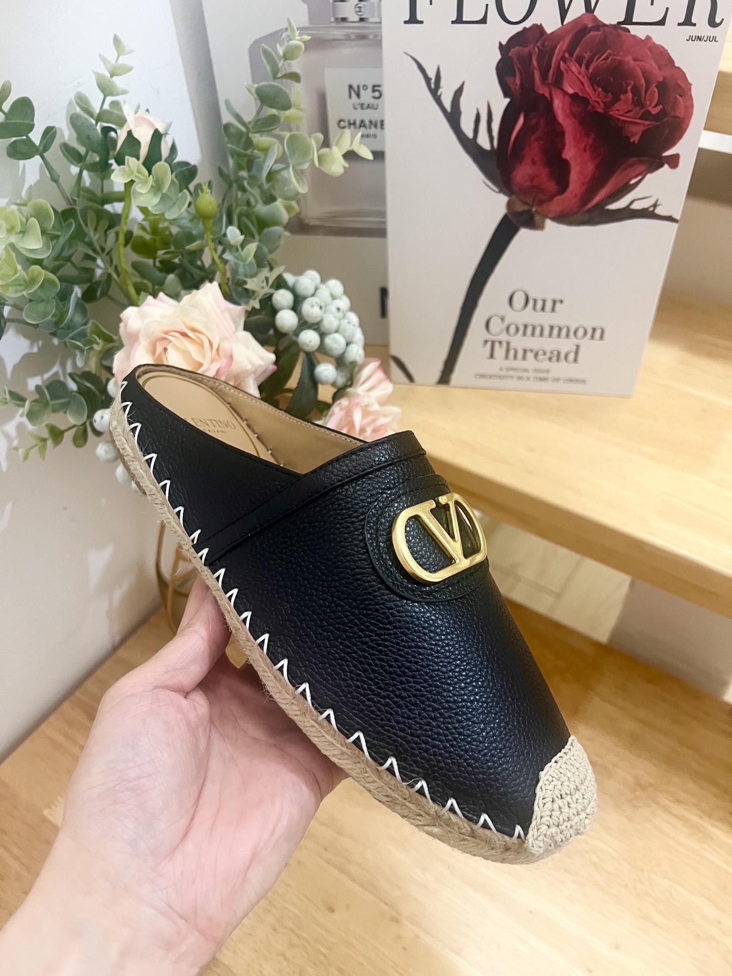 Valentino Garavani V-Logo Leather Espadrille Mules With Raffia Toe 9 i1744216770879 9559 0 6