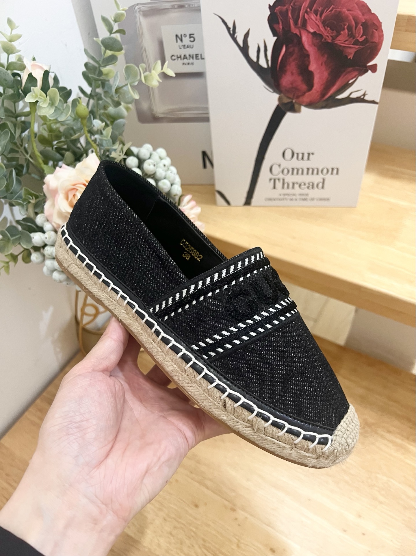 Gucci Ines Embroidered Appliqué Denim Espadrilles - Classic Comfort 8 i1744445321700 2225 0 5