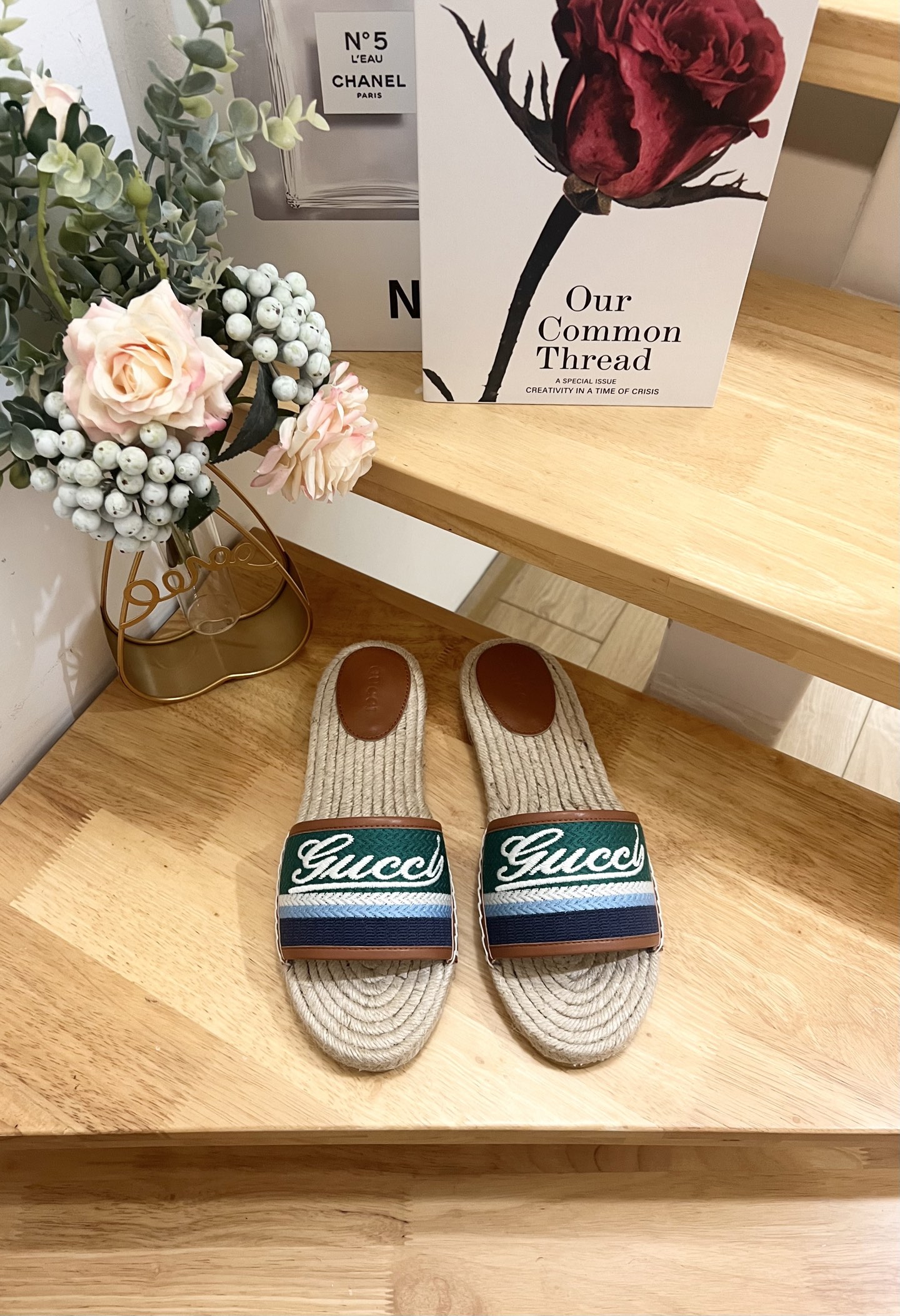 NO:404757,Women's Men's GUCCI Paris Spring Ines Embroidered Hemp Sole Fisherman's Shoes 695 Euros Gucci This 'Ines' Hemp Sole is made of soft denim in Italy, with a rubber sole with jute trim. Three-dimensional letter logo, with striped embroidery on the top and bottom, making it more eye-catching. The sole is about 2 cm thick, blue and multi-color fabric, pull-out model, size 36-45, fisherman's shoes, gucci, espadrilles19860909女款男款 GUCCI 巴黎春Ines刺绣麻底渔夫鞋鞋695欧 Gucci 这款“Ines”麻底鞋采用柔软的丹宁布制于意大利,橡胶底带黄麻边饰.立体感字母Logo 贴花上下饰有条纹刺绣,更 显吸睛. 鞋底厚约2厘米 蓝色和多色织物 套穿款 码数36-45,渔夫鞋,gucci,espadrilles,Women's Shoes