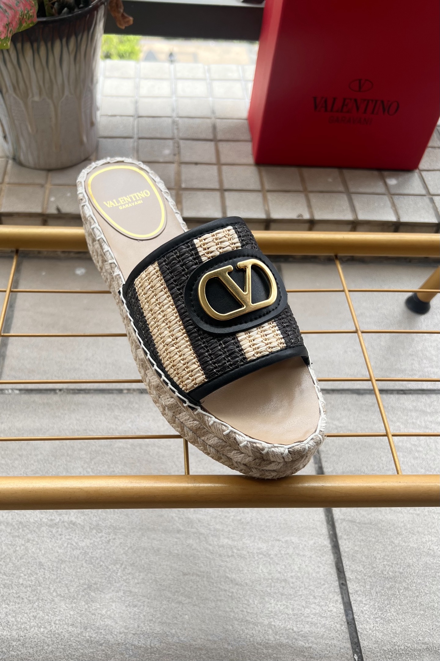 Valentino Mules