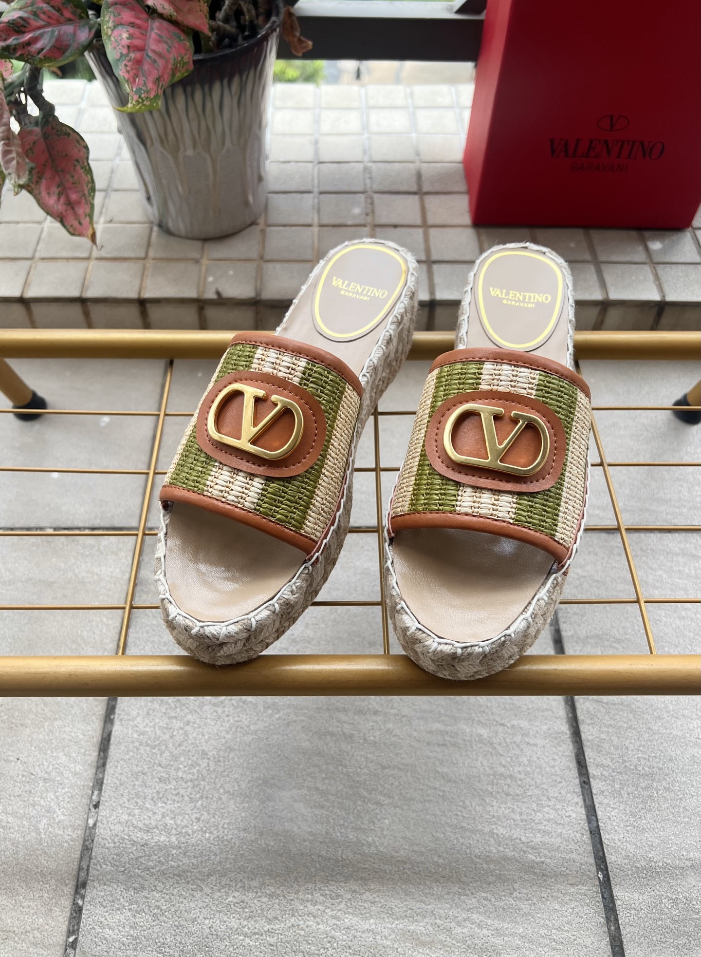Valentino Mules