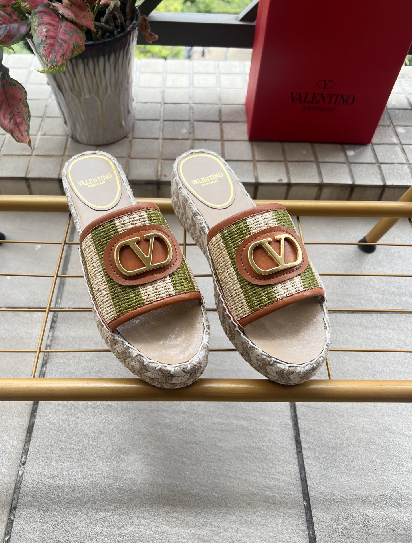 Valentino Mules