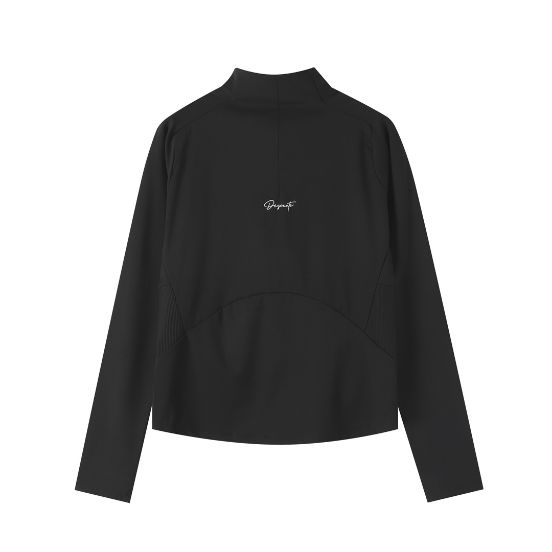 高标准选精品✨通版多擦亮👀区别市场垃级货💢同图不同价为版本不同 💰255 专柜同步
韩国专柜韩国直邮代购女士户外运动开衫休闲透气弹力修身瑜伽外套,拼接剪裁,版型超赞,健身运动瑜伽必备款,永远可以相信迪桑特的版型,上身显瘦且舒服,面料有弹性,两侧设计有插兜。
好看超级舒适必备..任何时候都很完美的。不管是运动健身休闲还是处搭出行,绝对爆炸 迪桑特在对于塑身跟塑性的方面,自然是让人没有办法去挑剔的,尤其是在于版型的裁剪跟材质的设计都是一等一的高手,并且在设计上,也是非常出色,很多人都是直接将此款作为日常穿搭的单品,毕竟这种美妙的穿着感,实在是太过于让人着迷了,很好的展示了女性的身材美感,并且也不会显得太过开放,满满的都是青春活力感,给人的感觉就是非常的舒适,更是增添了此款强大的单穿性能感!!面料是专业级锦纶材质,手感Q弹、柔软、肉感,上身简直不要太舒服,堪称裸感完美的弹力指数,实用性超乎想象,瑜伽、运动时穿,
尺码表M~2XL
