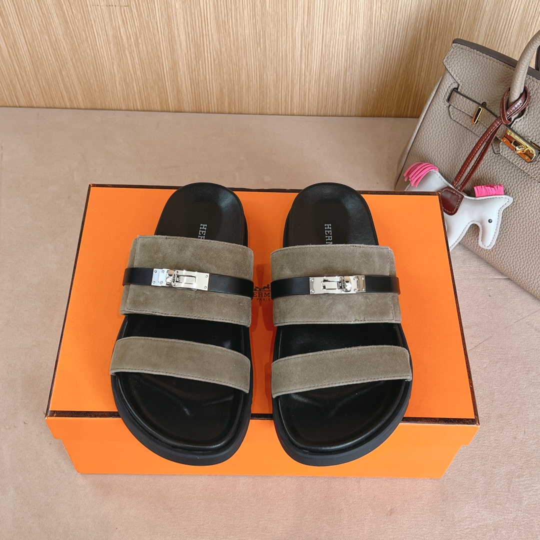 NO:257068,Spot Men's Size 50 Hermes Sandals Second Uncle Slippers Fresh and fresh ~ Fashionable, energetic, clean and springtime. I won't explain much, I know that those who have bought it, exclusive custom pure steel Kelly button hardware accessories TPU non-slip sole Women's Size 35-39 (40.41 Custom made without return and exchange) Men's Size: 40~44 With double cloth bags, cards, certificates, tote bags, slippers, hermes, sandals, slippers19860909现货 男码50Hermes 凉鞋 二舅拖鞋 鲜清艳新 ～时尚活力清气春息 不多解释了,买过的都知道,独家定制纯钢Kelly扣五金配件 TPU防滑大底 女码35-39（40.41定做不退换）男码:40~44 配双布袋.卡片.证书.手提袋,拖鞋,hermes,sandals,slippers,Women's Shoes
